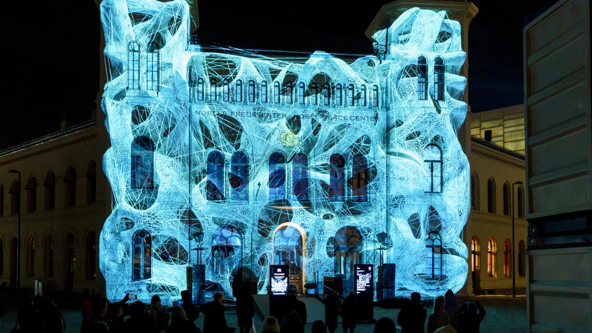 Nobels fredssenter lyst opp under Fjord Oslo lyskunstfestival
