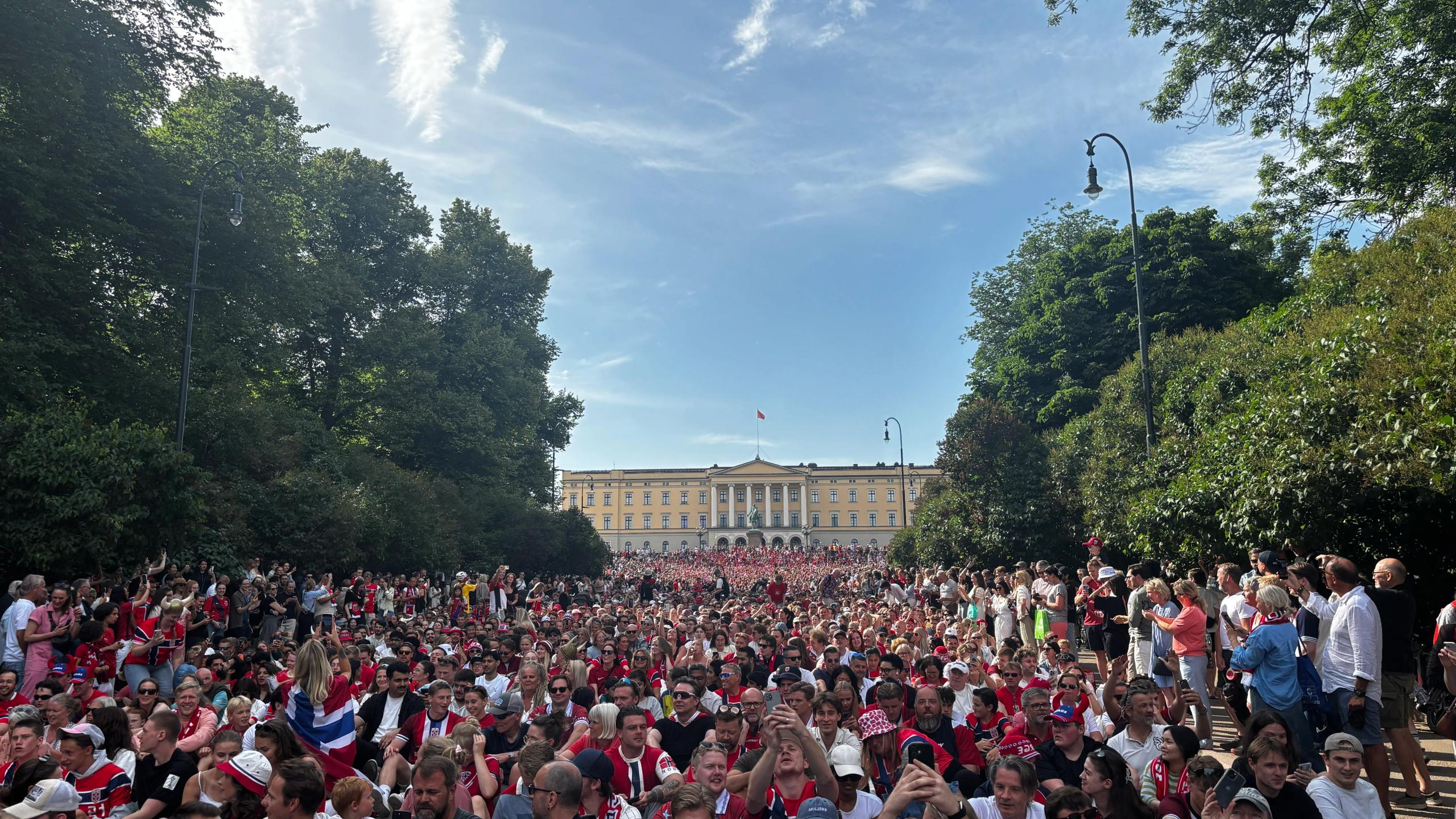 Norwegian fotball fans outside the Royal Palace