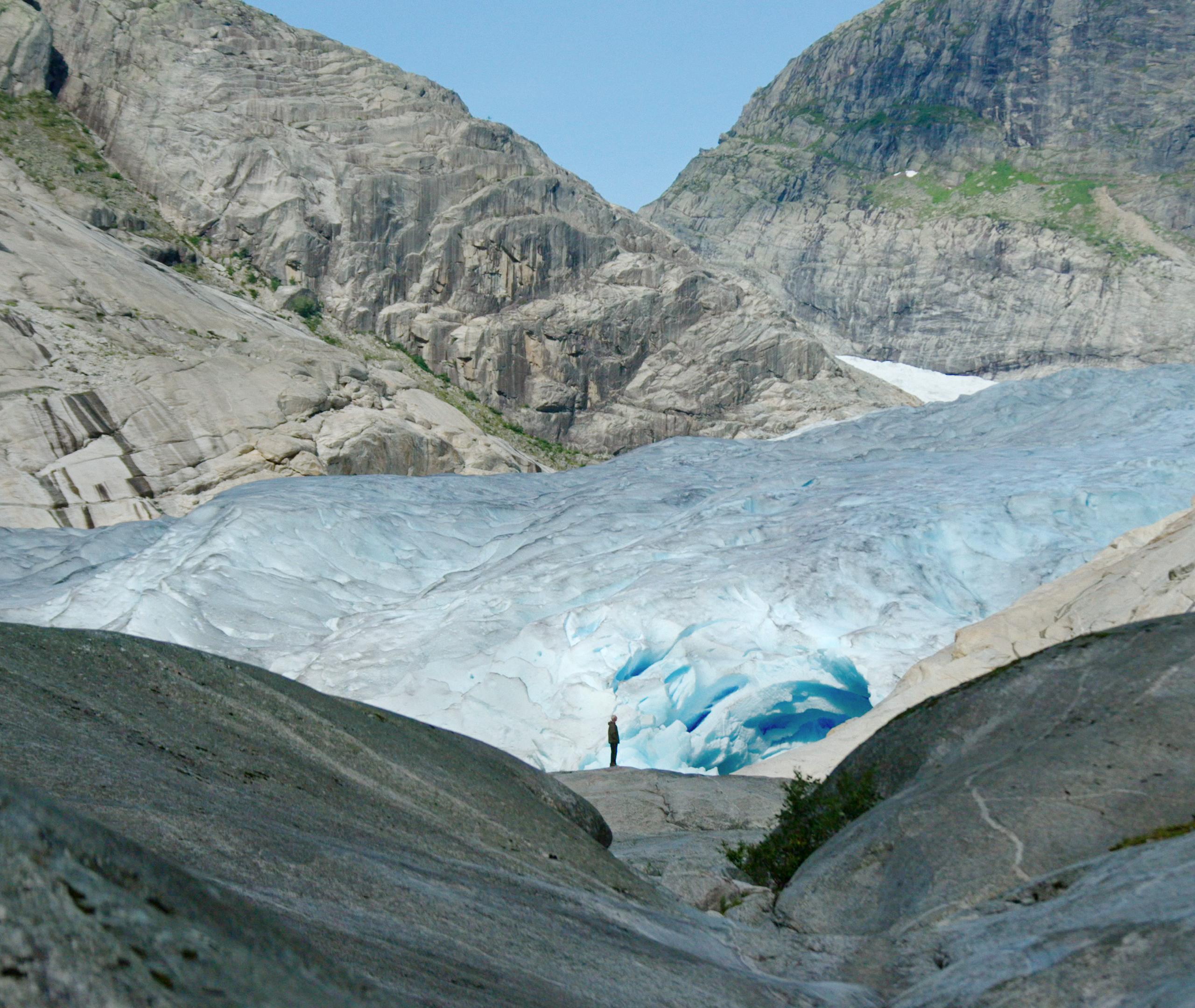 Man standing in front of the Jostedalen glacier
