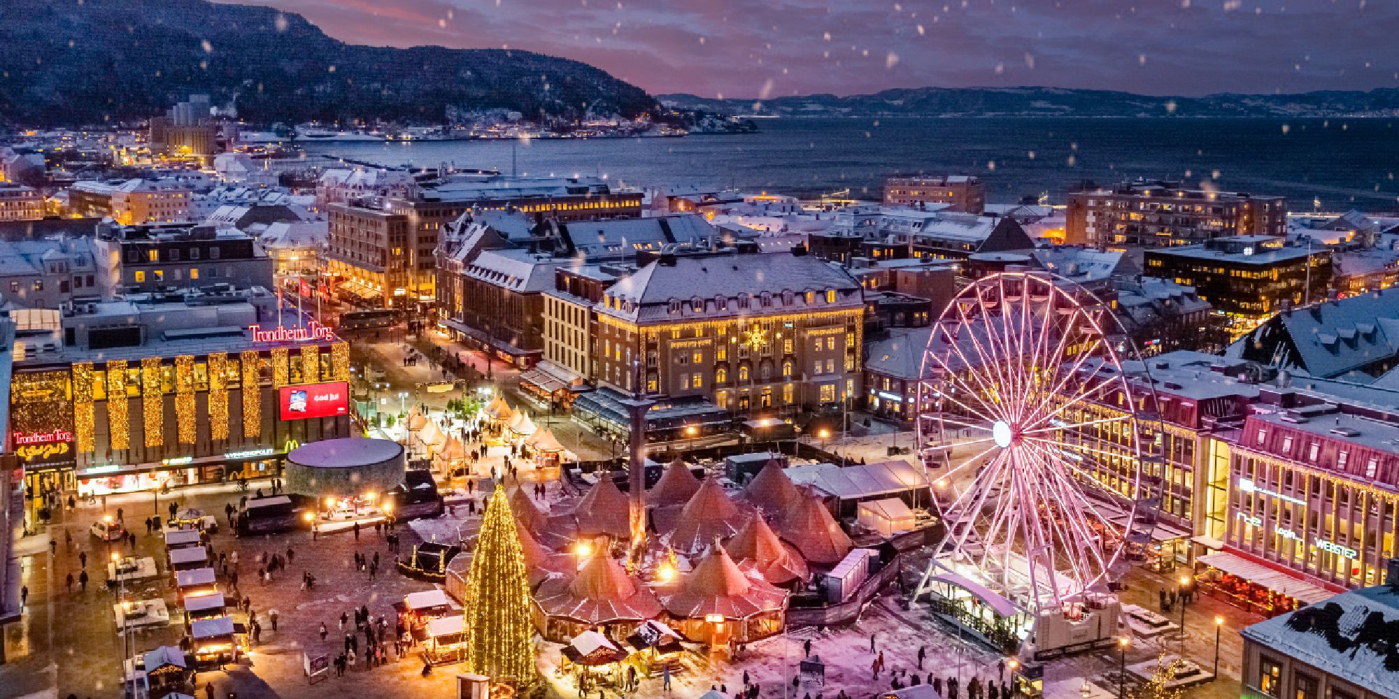 Julemarkedet i Trondeheim sett fra oven, Trøndelag, Norge.