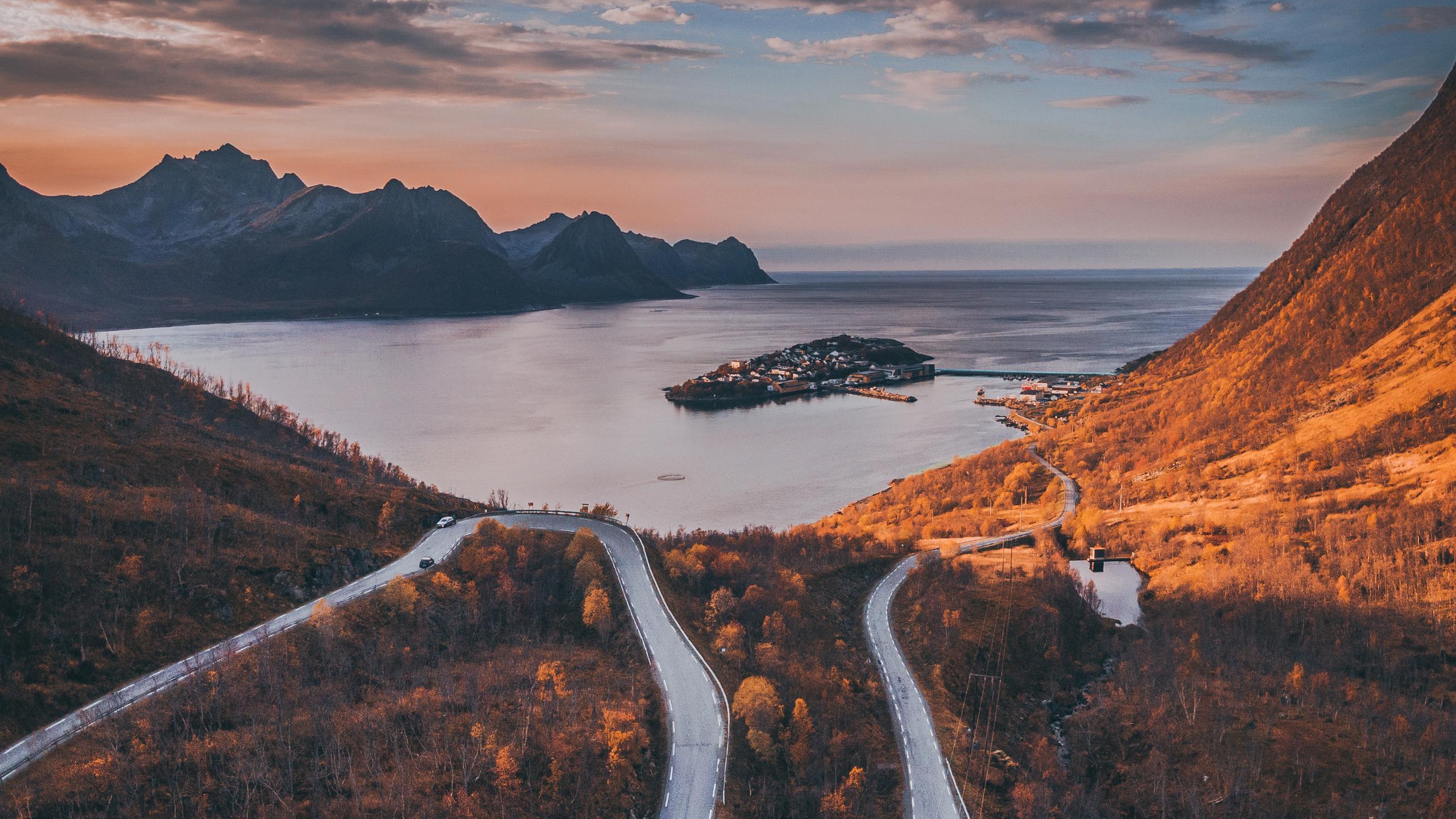 Den lille øya Husøy i Senja