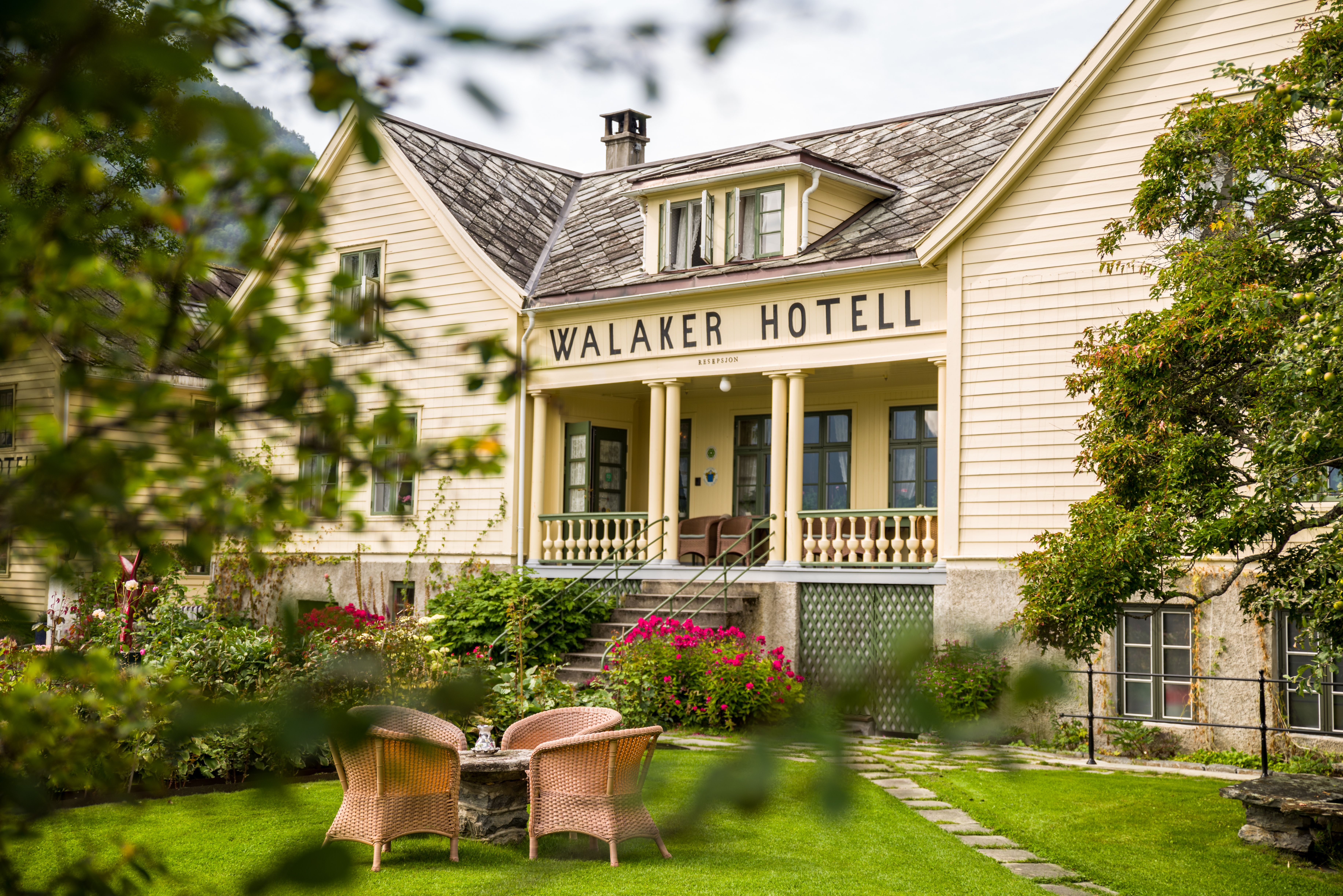 Historiske Walaker Hotell i Solvorn ved Sognefjorden på Vestlandet