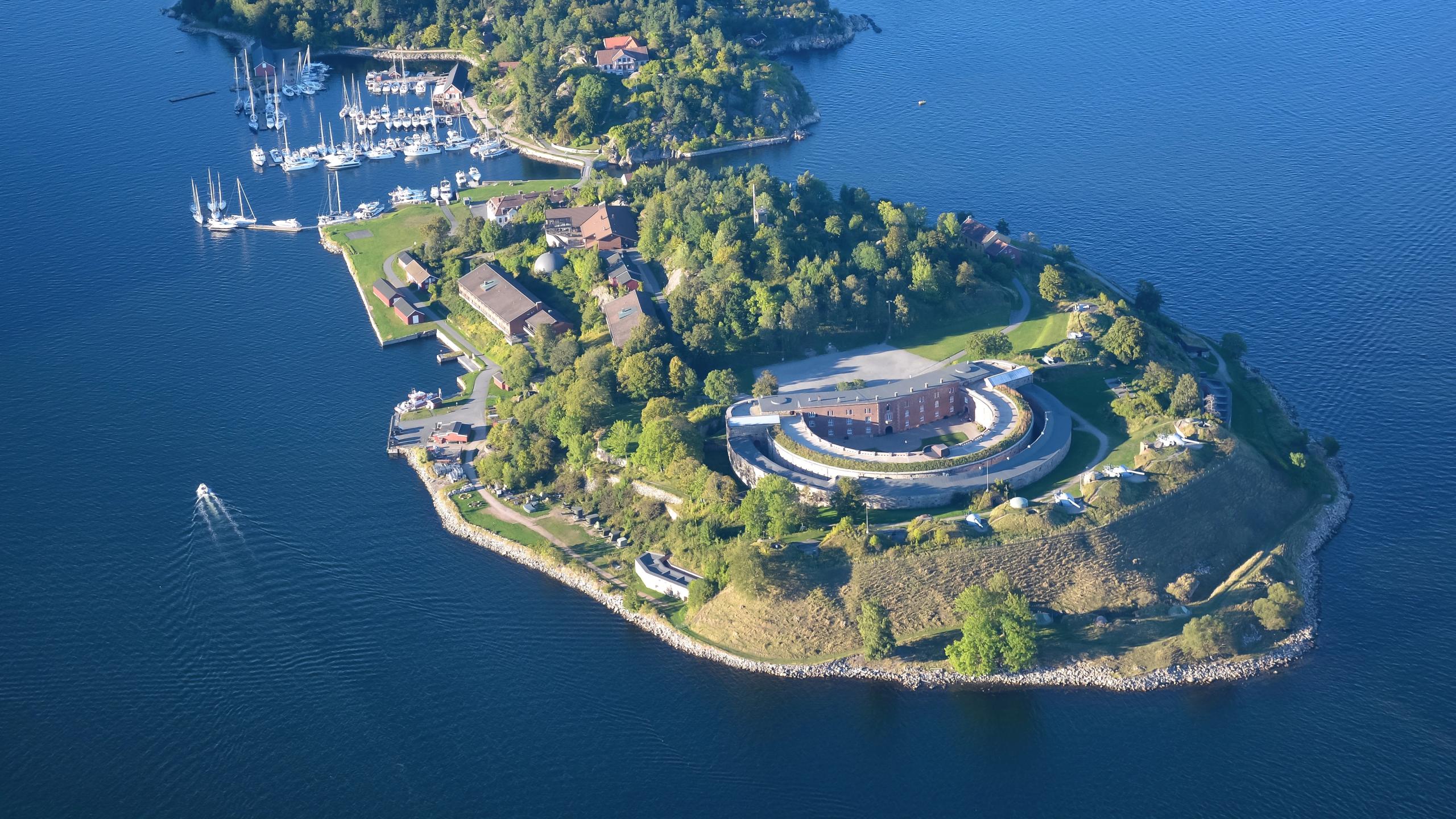 Overview of the Oscarsborg fortress in Drøbak, Eastern Norway