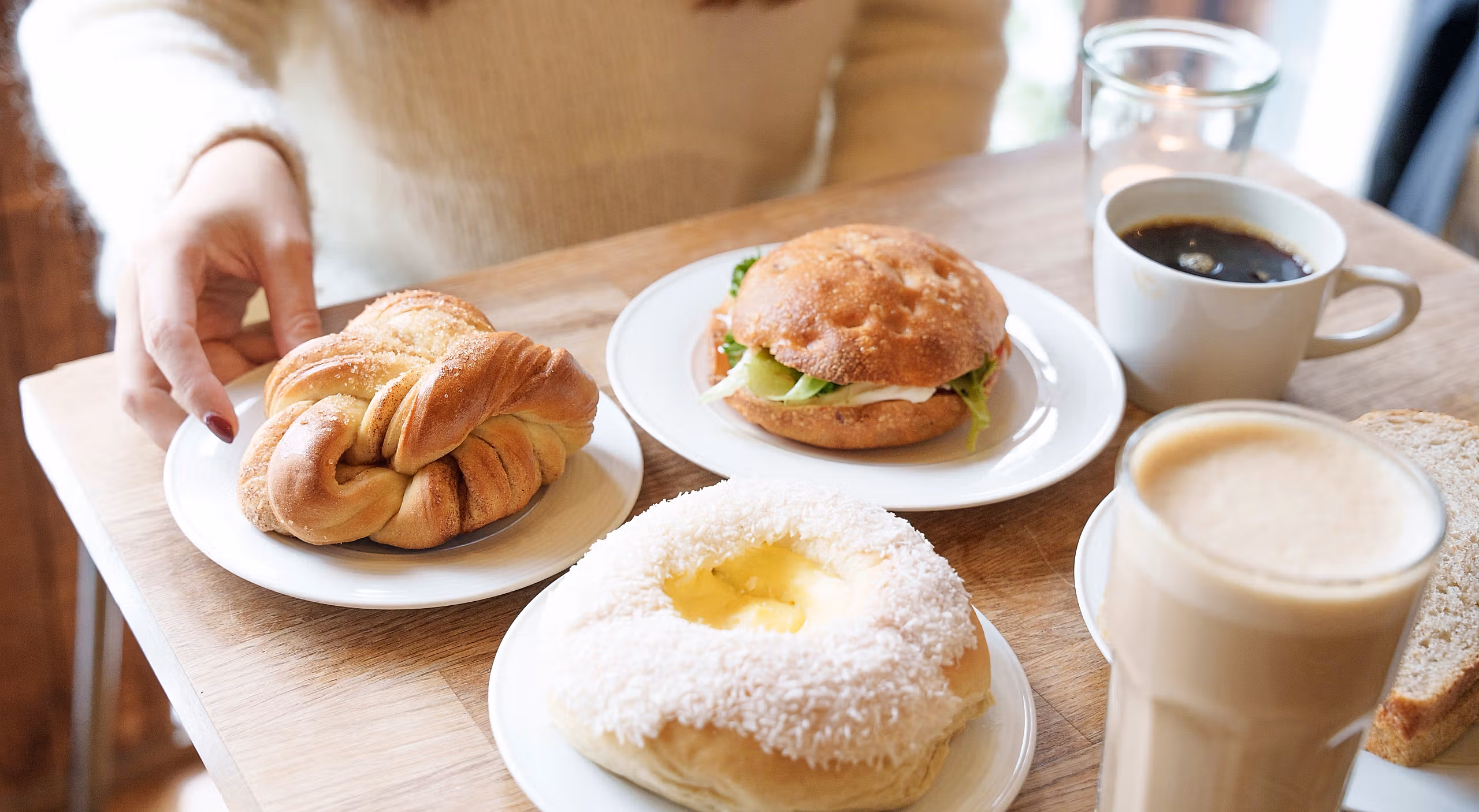Baked goods from Bakeriet i Lom on a table.