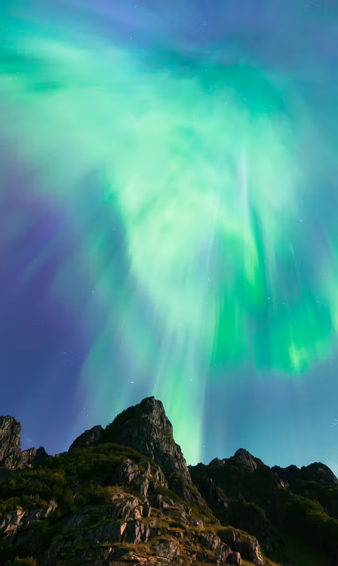 Hasselneset bird hide under the northern lights on the Varanger peninsula, Northern Norway