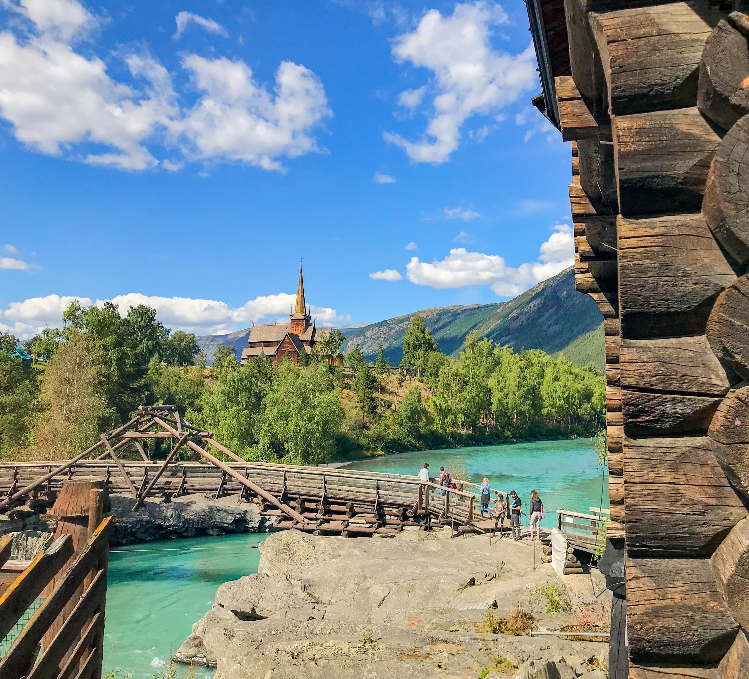Lom stavkirke