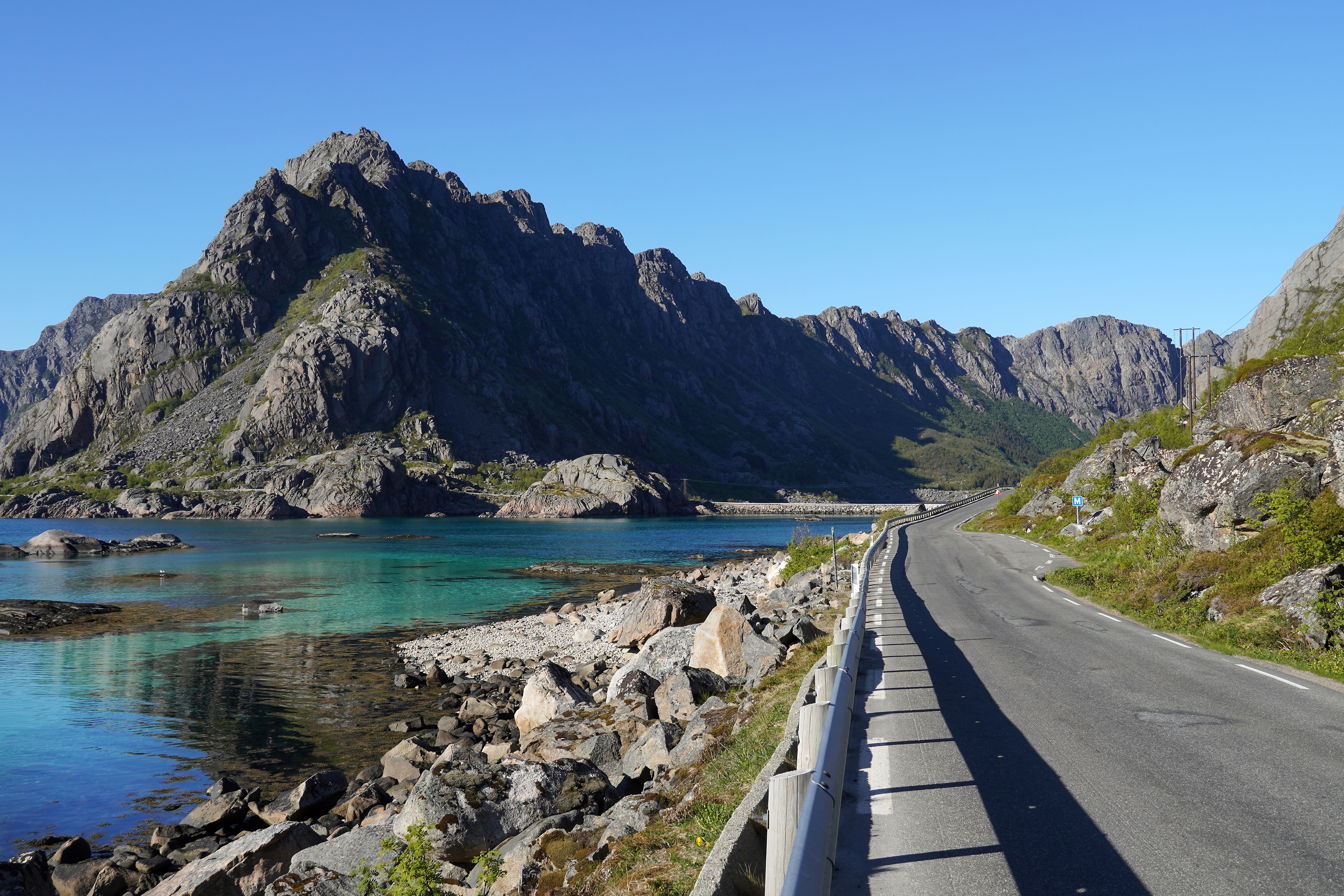 Scenic Route Lofoten - the road to Henningsvær