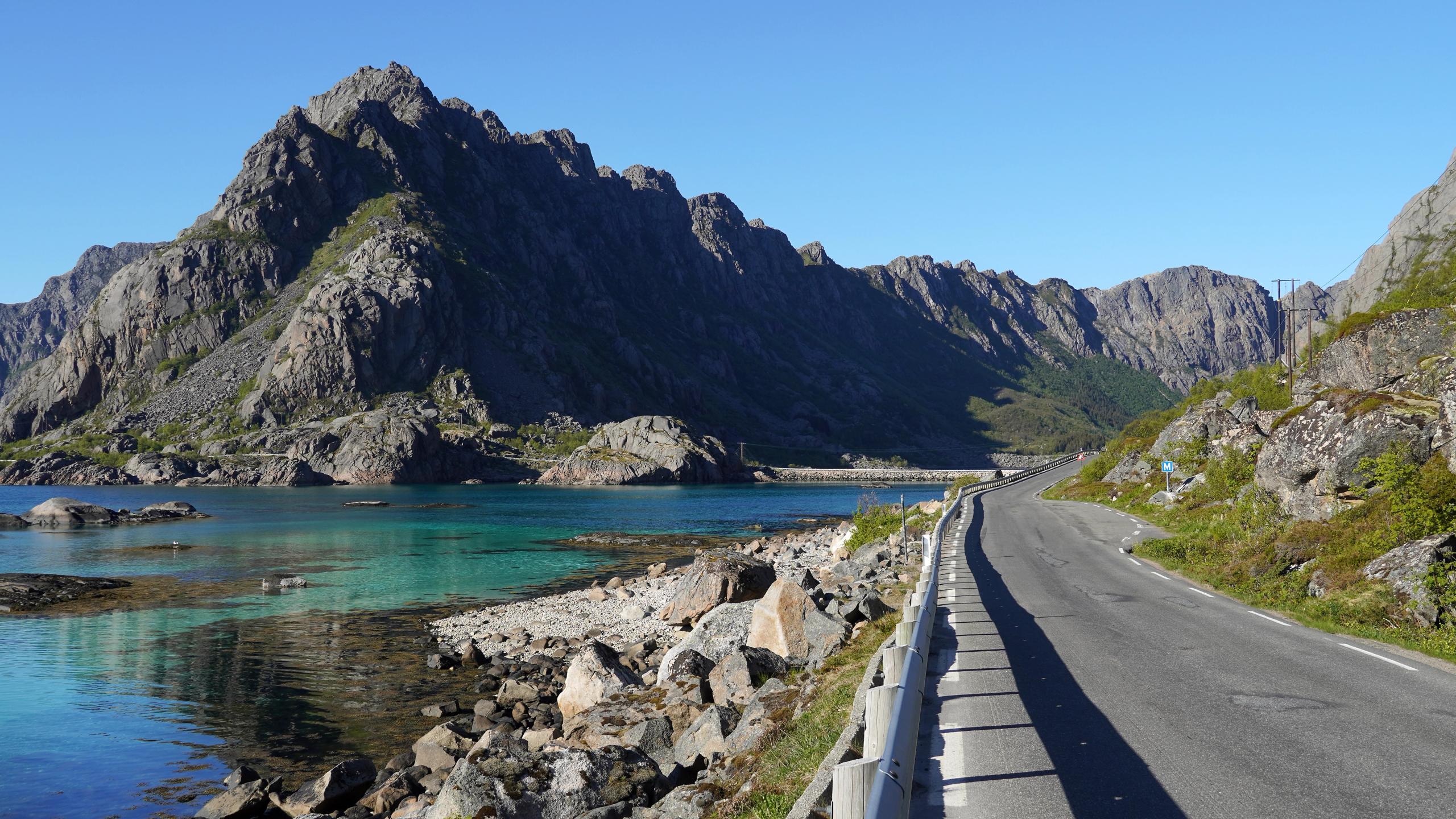 Scenic Route Lofoten - the road to Henningsvær