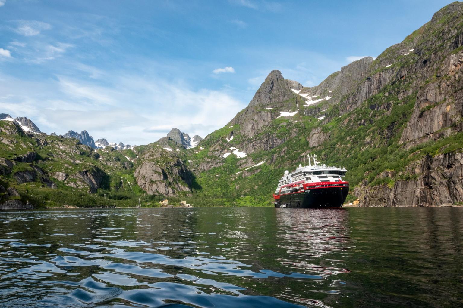 Getting around by boat | Ferries, passenger boats, and express boats in ...