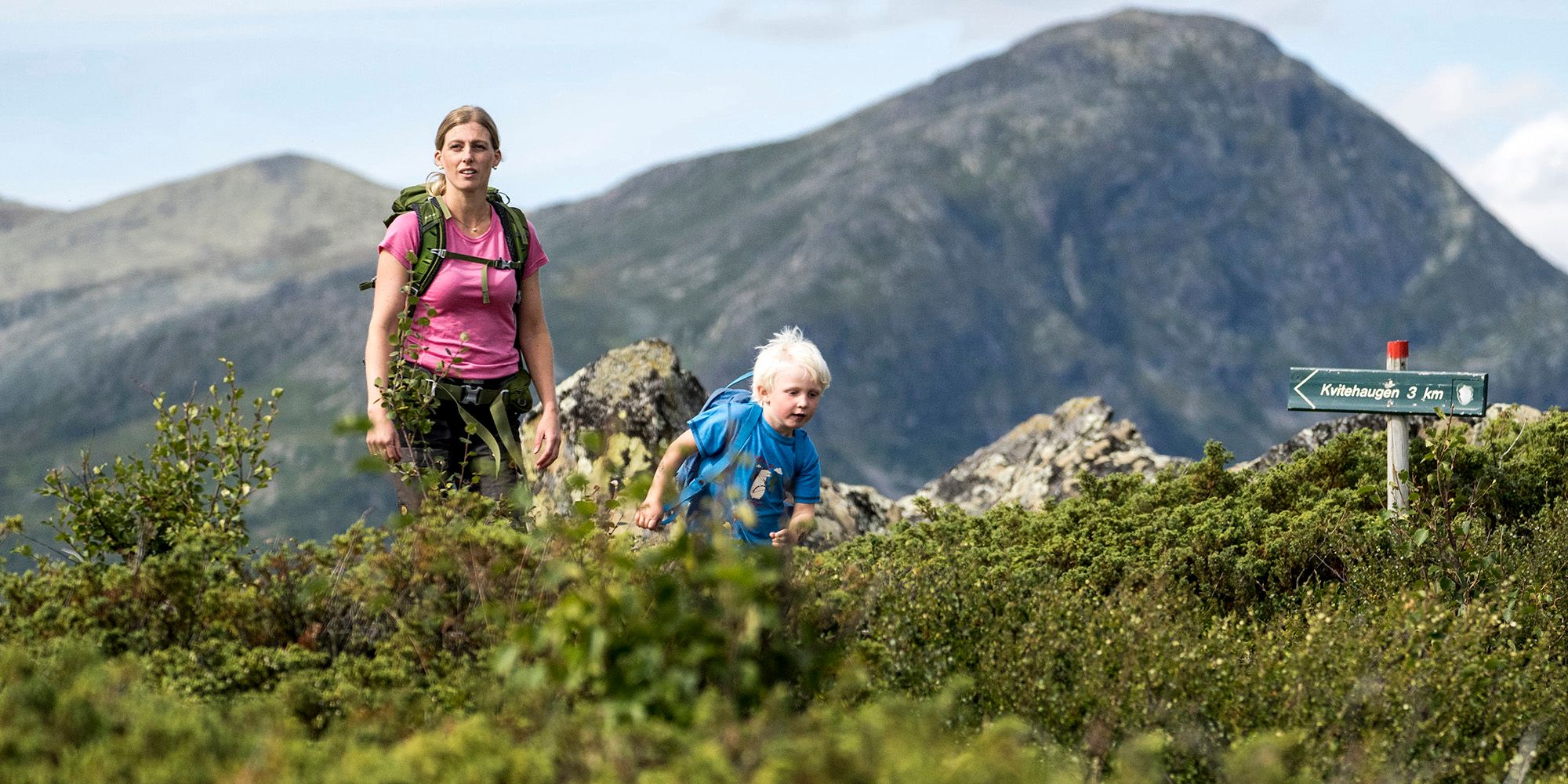 A mother and her son hiking Stølsruta, Valdres