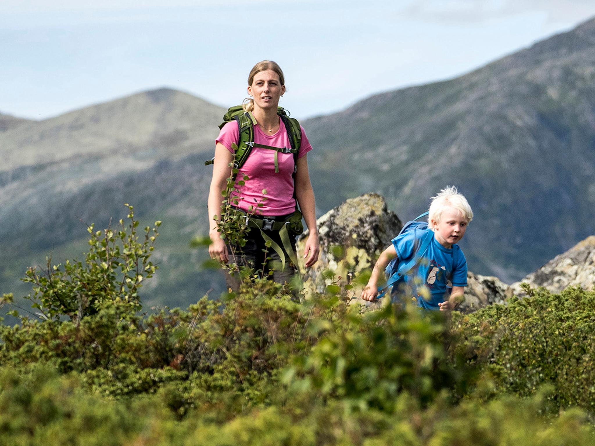 A mother and her son hiking Stølsruta, Valdres