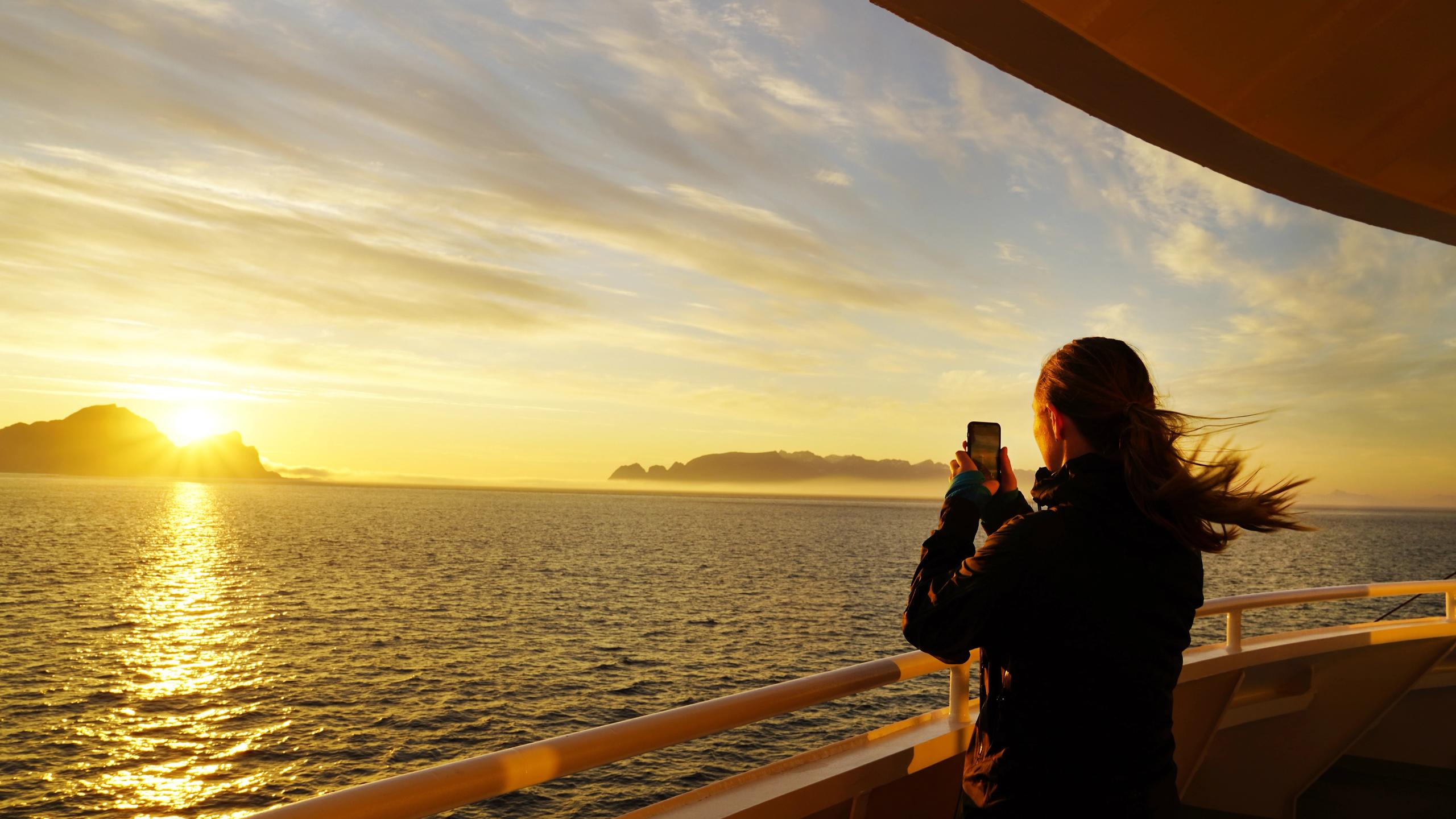 Woman on ferry Moskenes-Værøy-Røst-Bodø