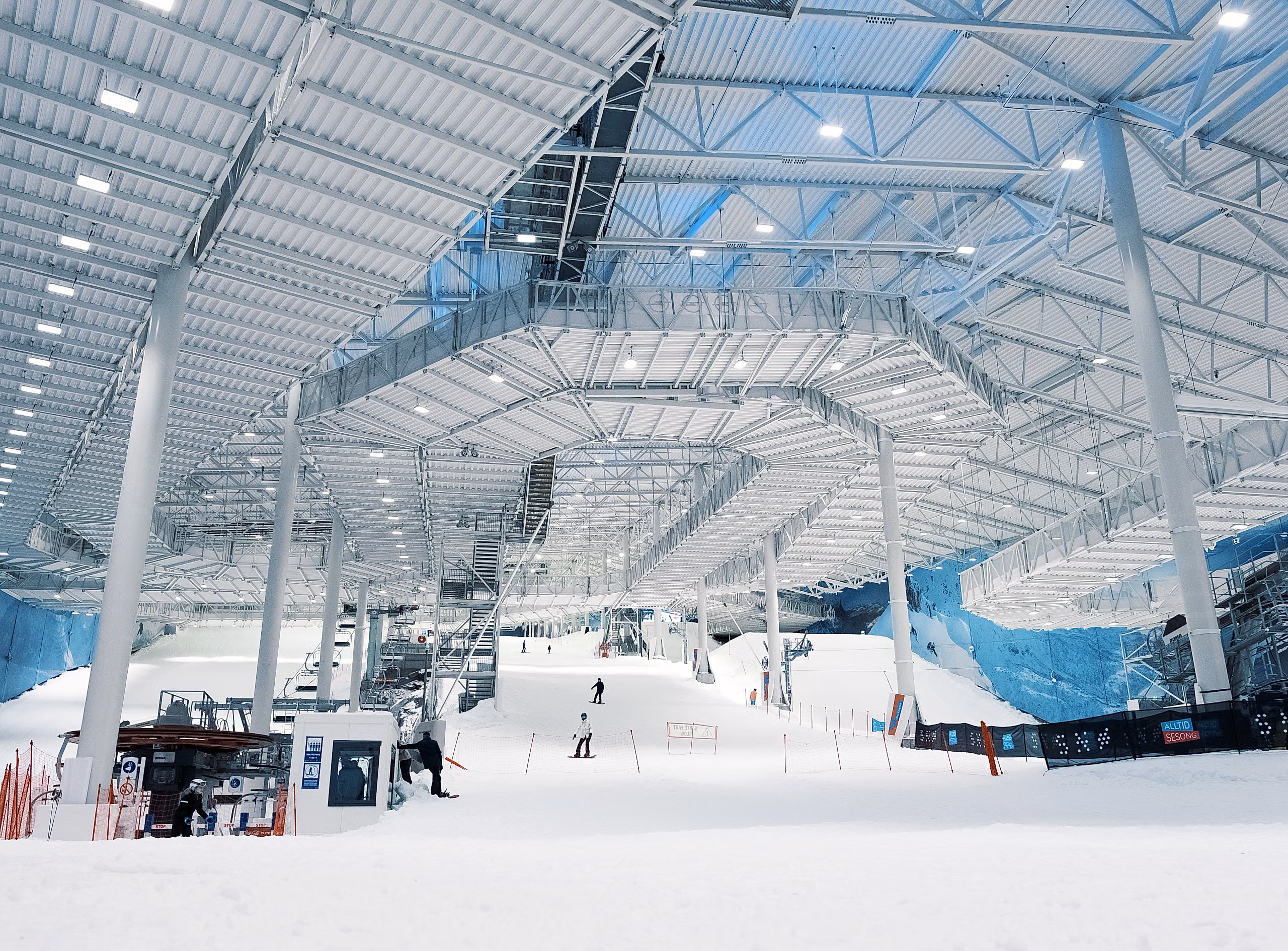 SNØ indoor arena for snow experiences.