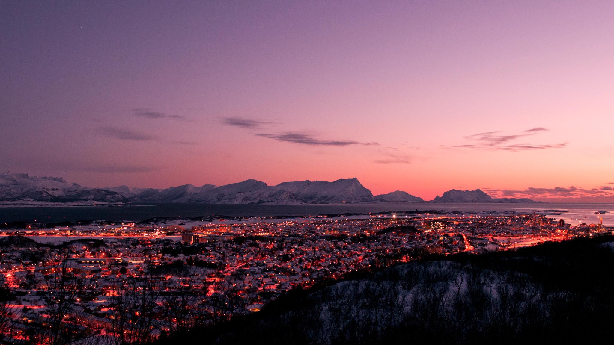 Bodø sentrum i skumring, Nord-Norge