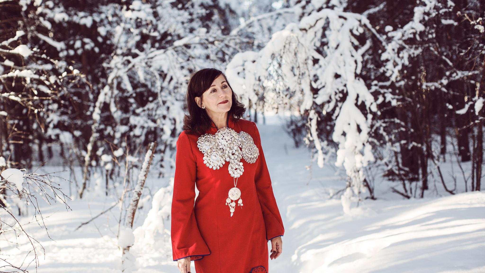 Den samiske artisten Marit Hætta Øverli fra Alta i Nord-Norge
