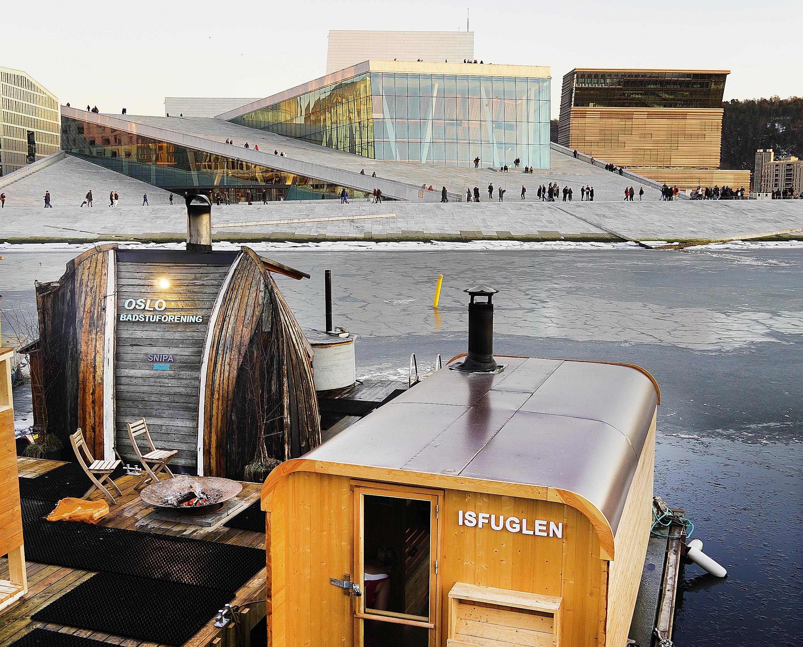 The sauna boats Isfuglen and Snipa in Bjørvika in Oslo