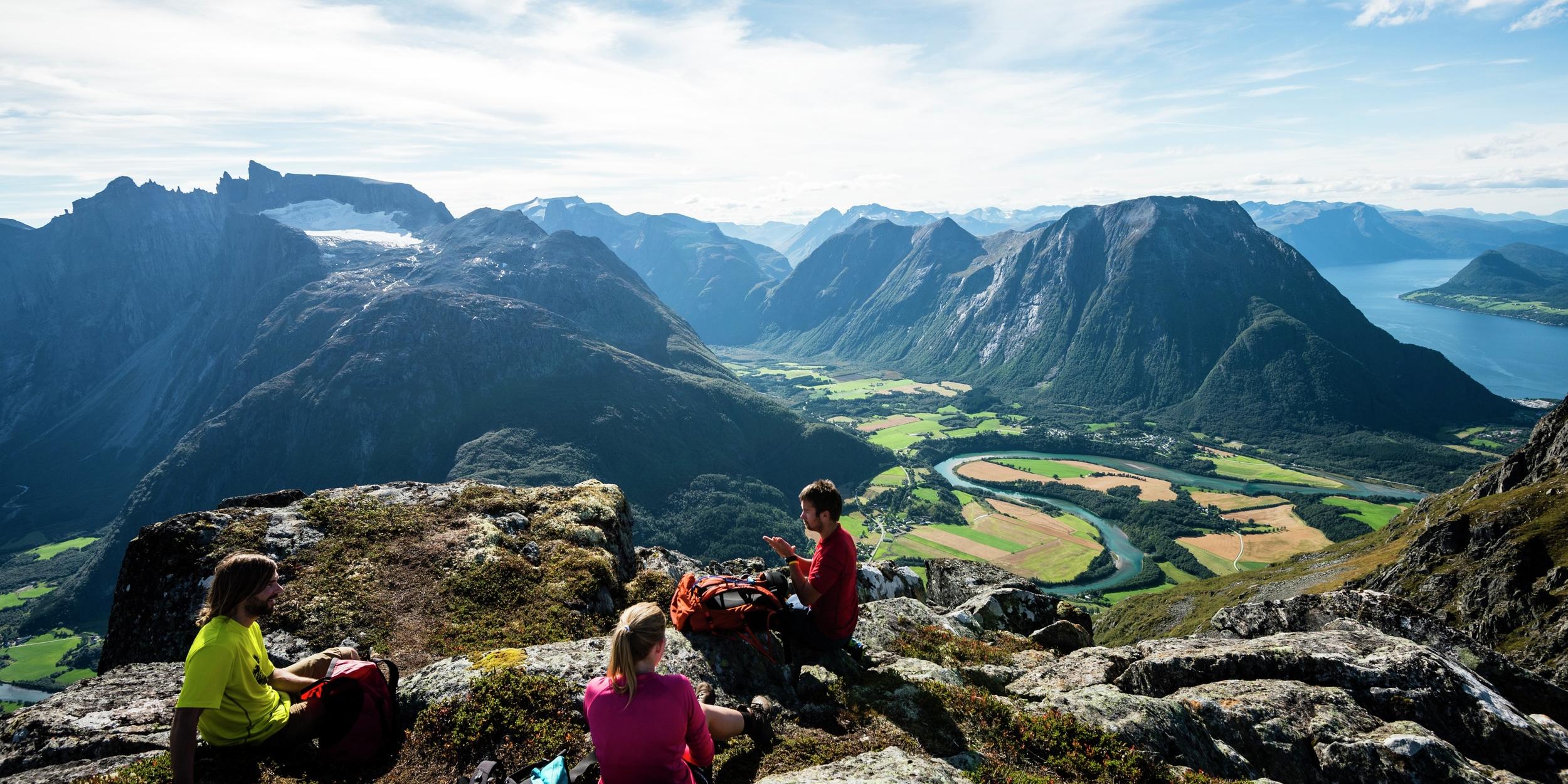 Fjelltur over Romsdalseggen i Åndalsnes på Vestlandet