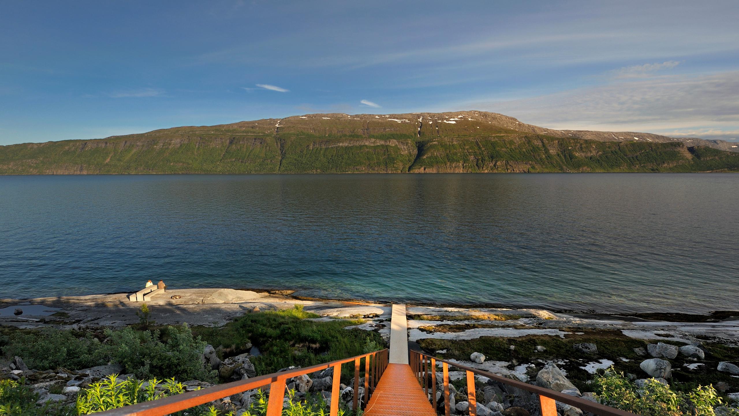 A rest stop right by the sea.