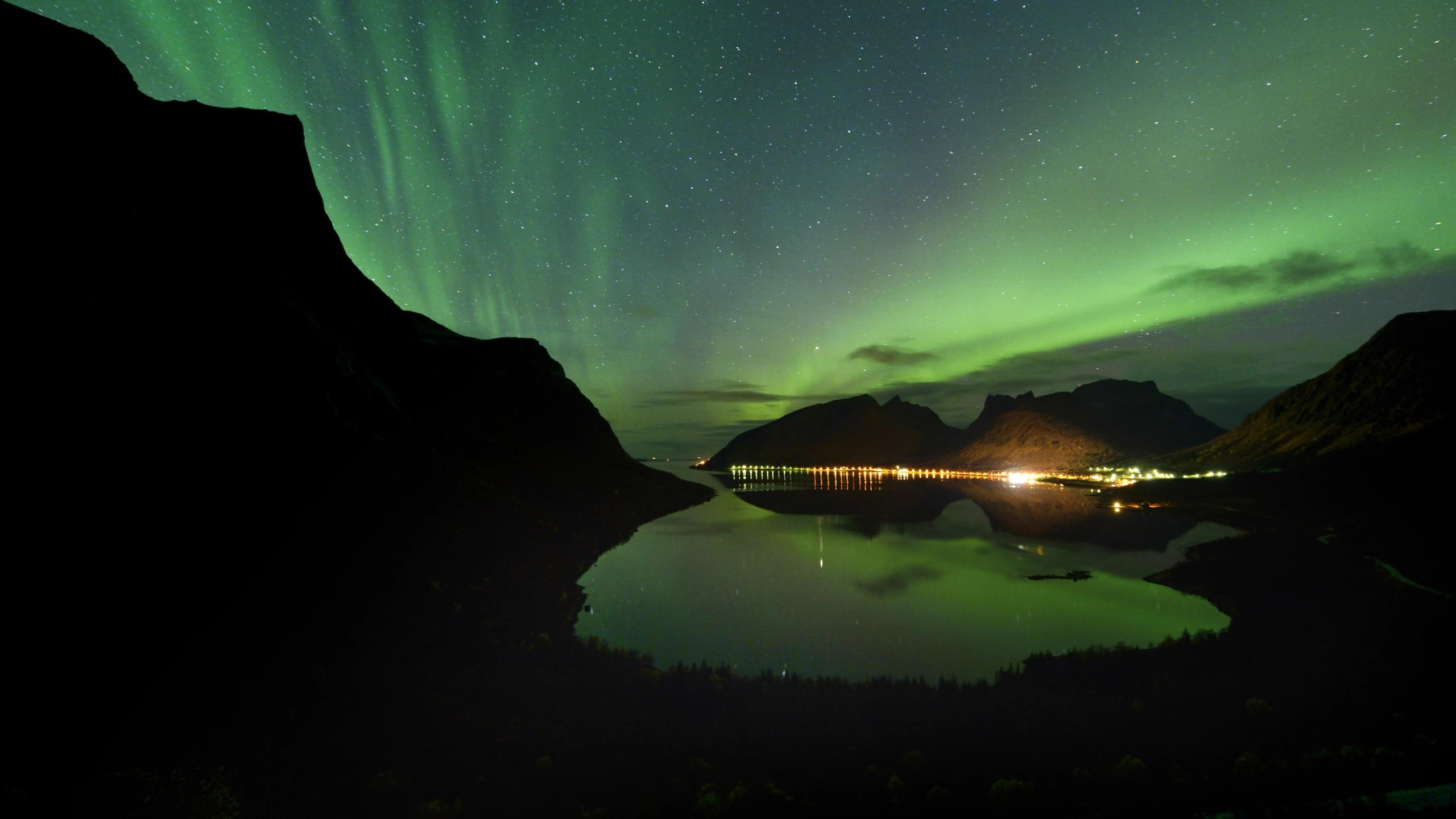 Northern lights over the Bergsbotn viewpoint
