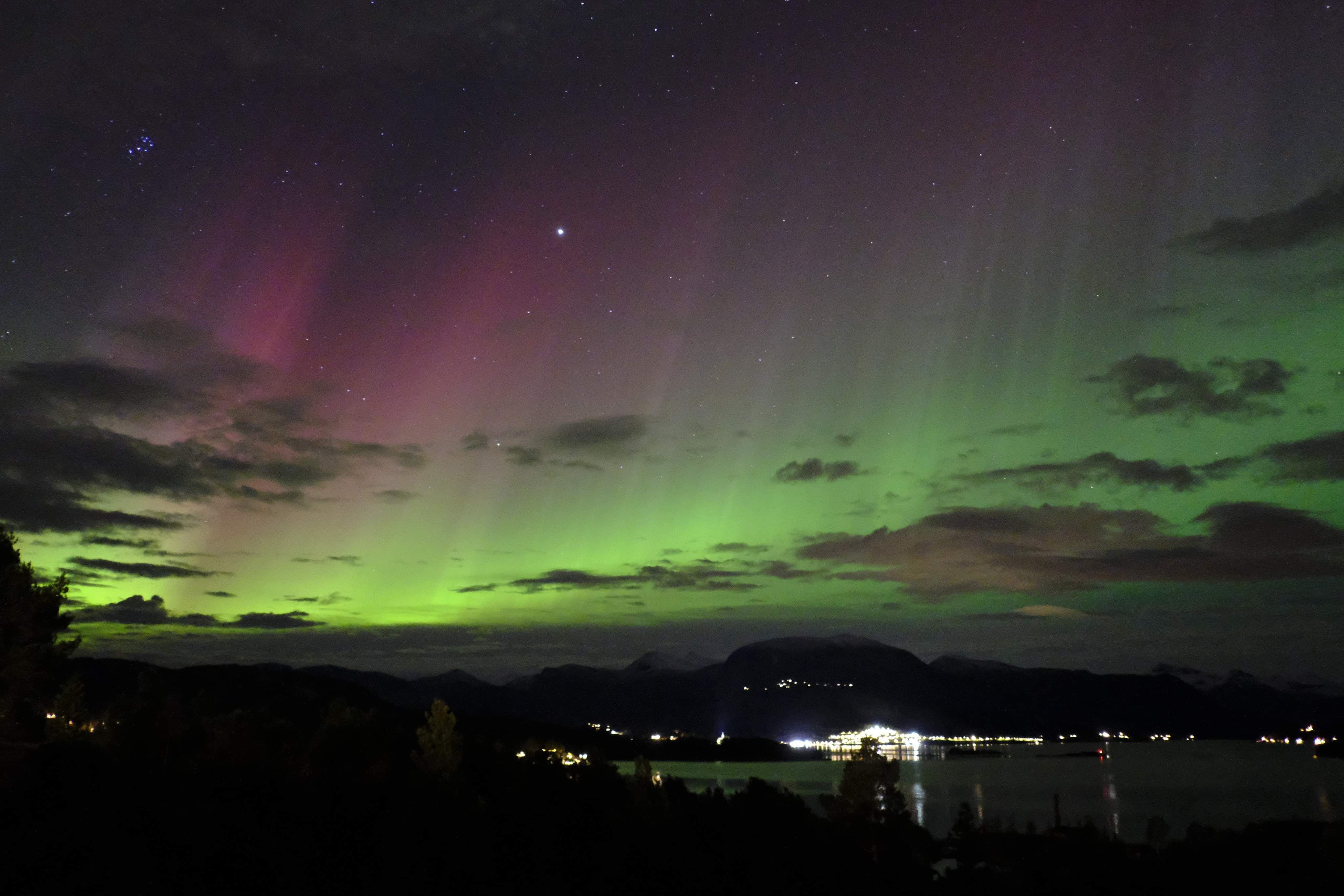 Northern lights over Skåla, outside Molde