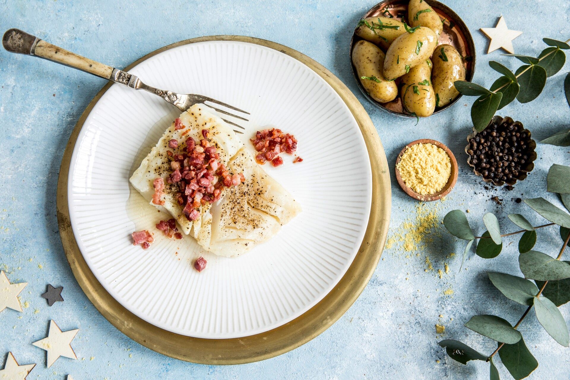A plate with lutefisk, bacon and potatos