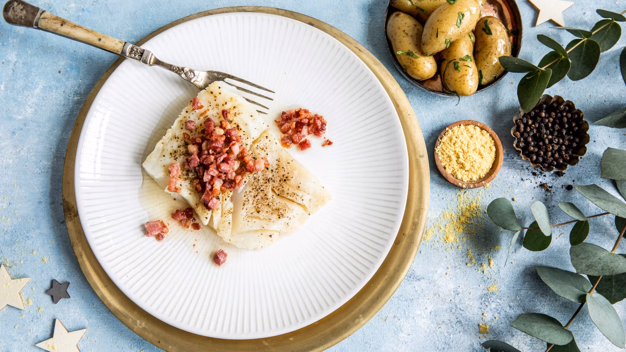 A plate with lutefisk, bacon and potatos