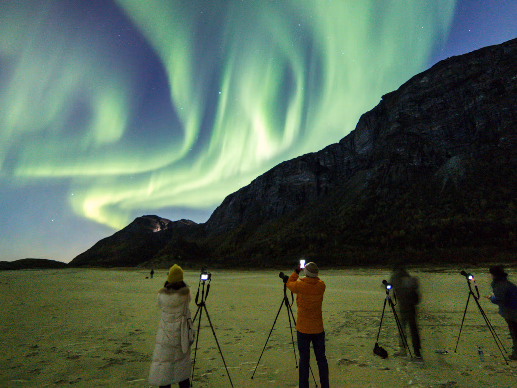 People learning how to photograph the northern lights in Gildeskål, Northern Norway
