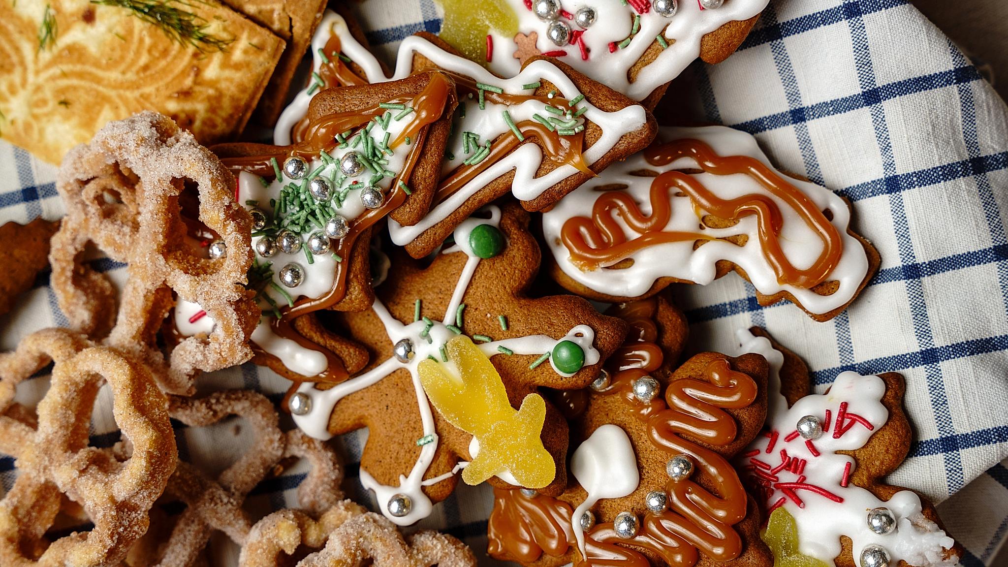 Gingerbread with sprinkles and decorations