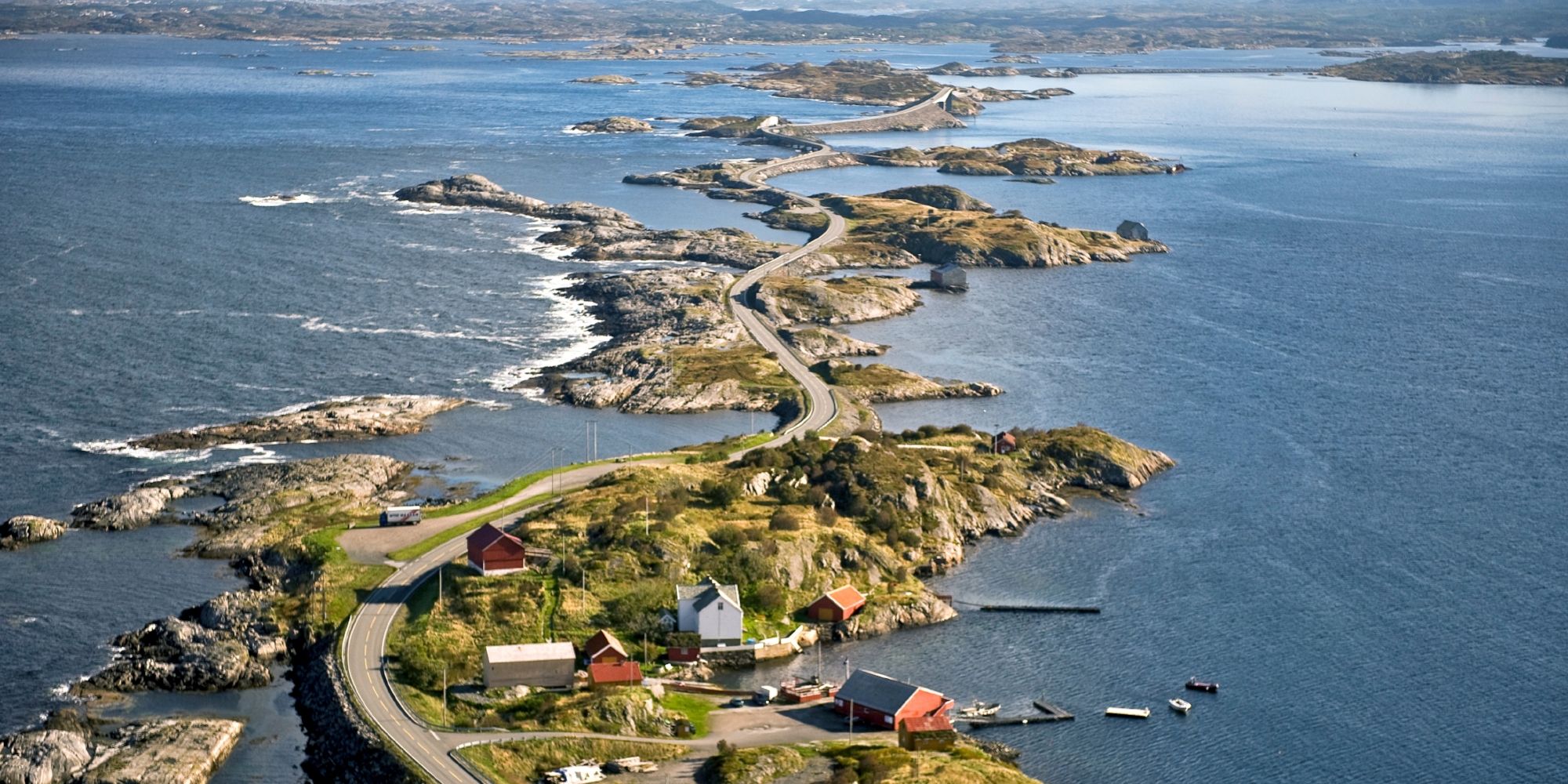 Luftbillede af Atlanterhavsvejen i Nordvest, Norge