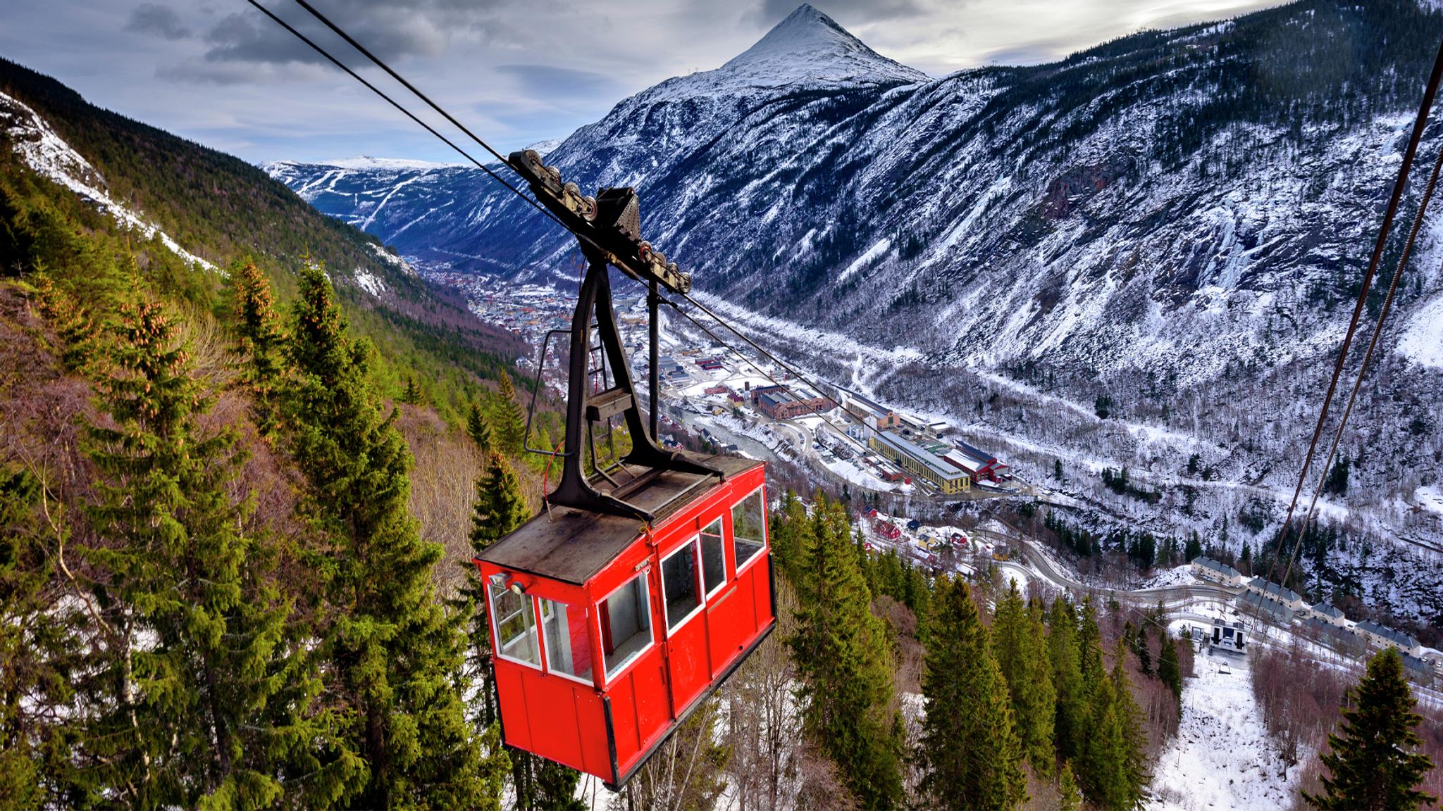 The Krossobanen cable car on its way up the mountain from Rjukan in Telemark, Norway