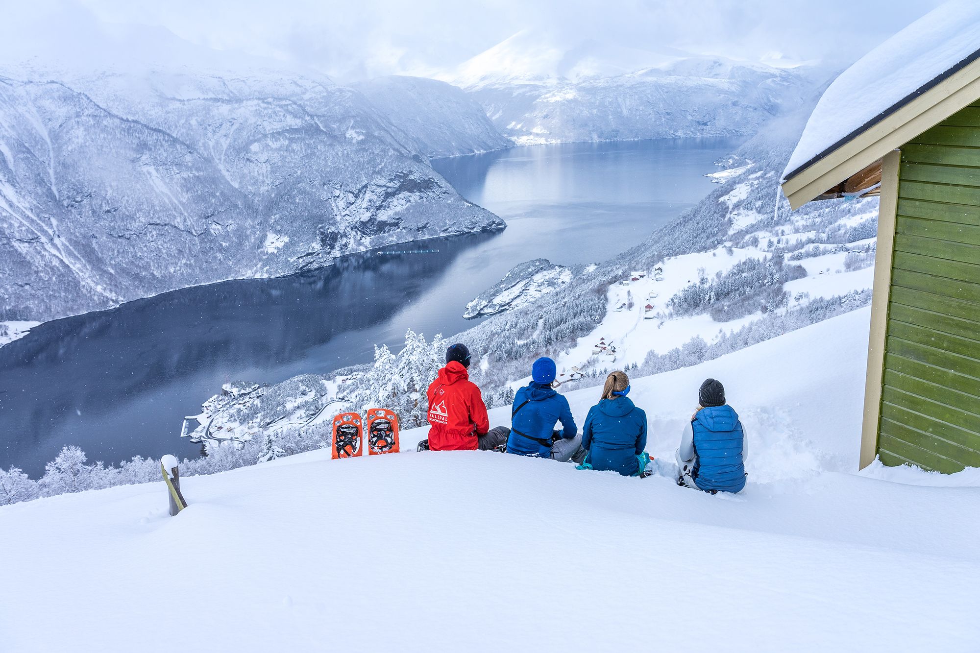Folk tar en pause fra trugevandring i Møre og Romsdal, Vestlandet