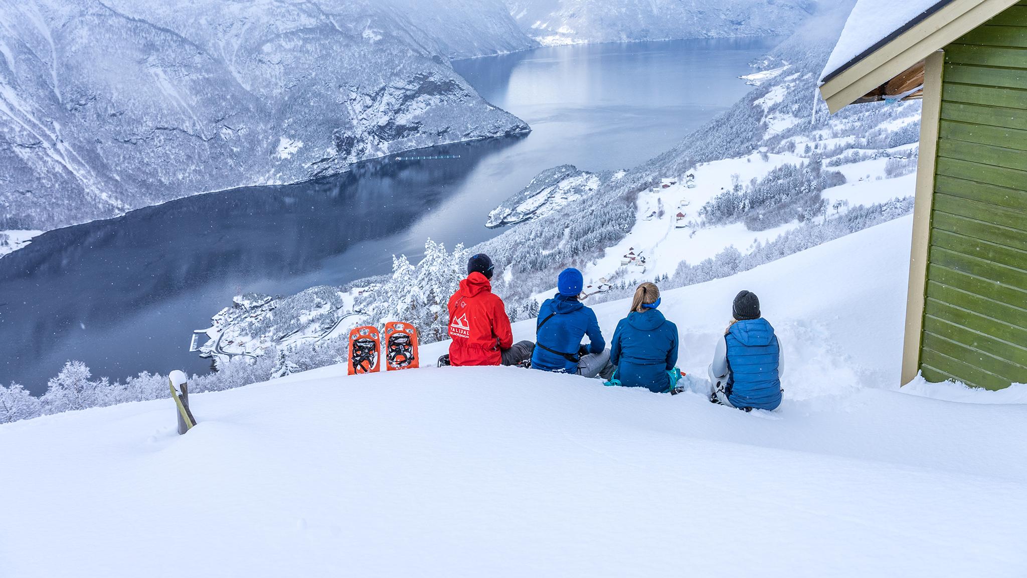 Folk tar en pause fra trugevandring i Møre og Romsdal, Vestlandet