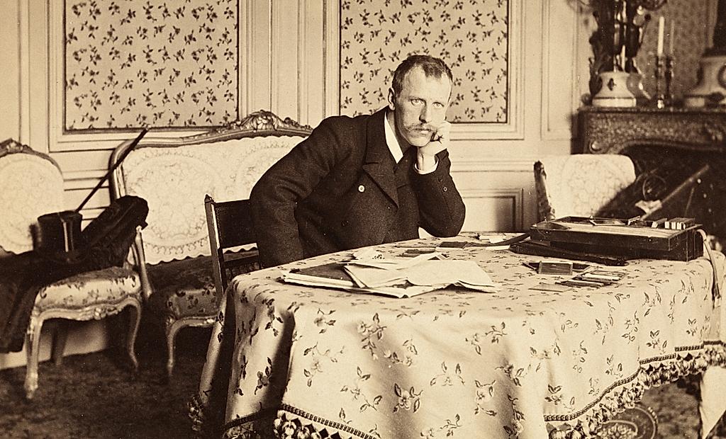 Fridtjof Nansen sitting at a table in Paris