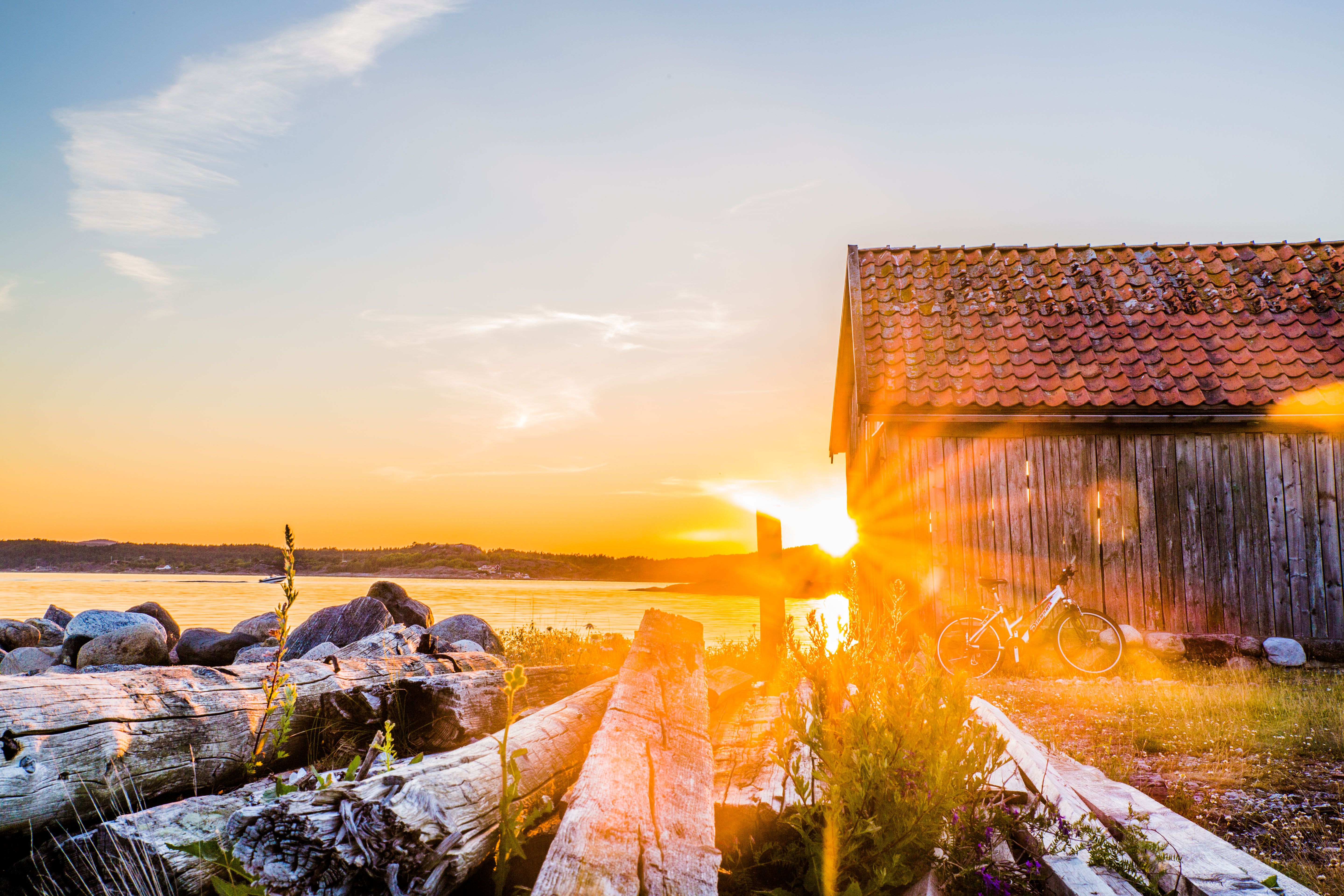 The sun shining next to a wood shed in Jomfruland, Kragerø - Eastern Norway