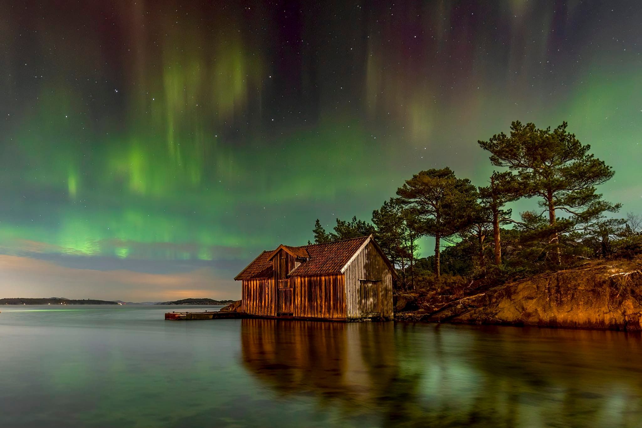 Northern lights over Lauvåsvågen, Stavanger