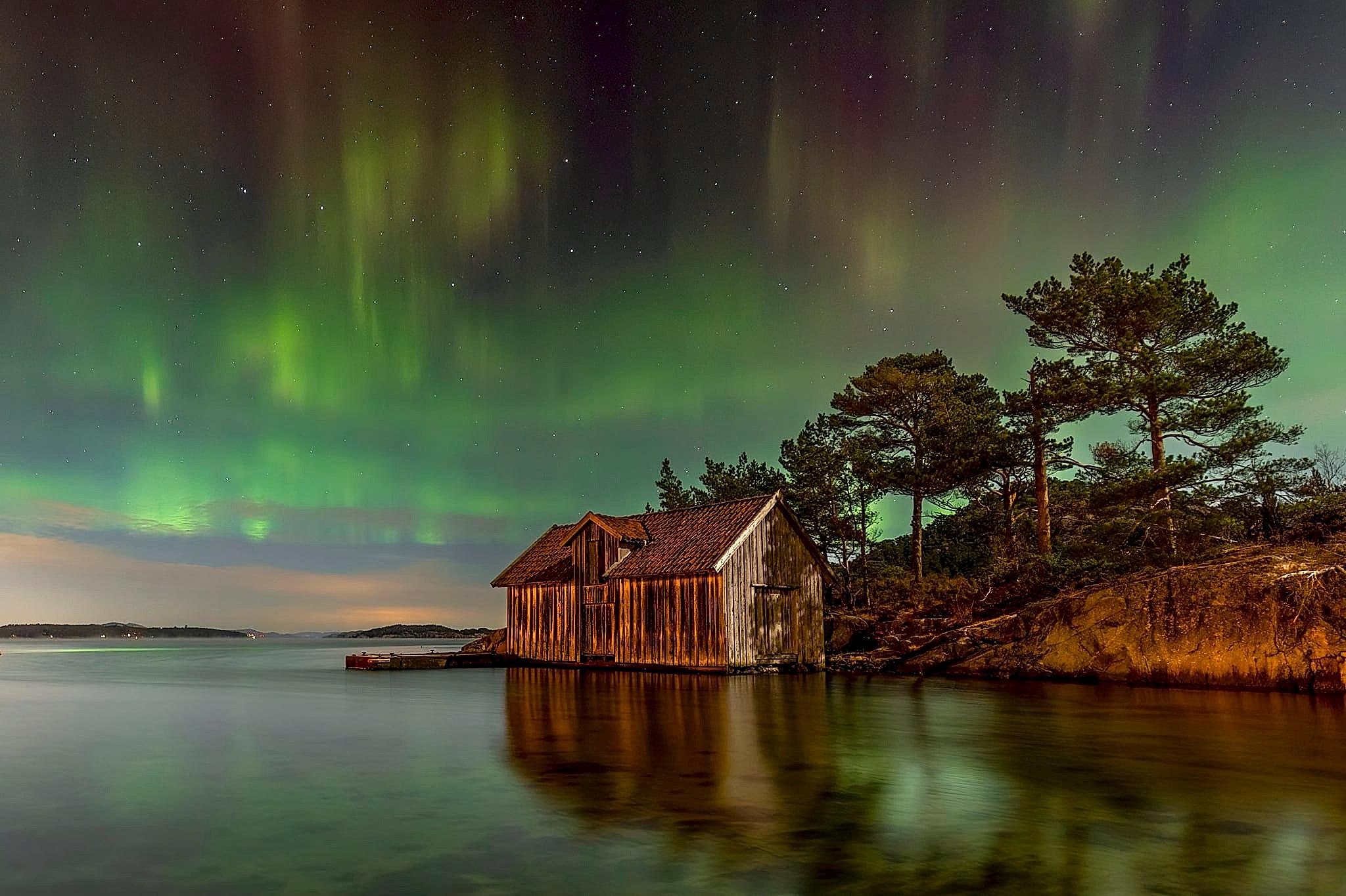 Northern lights over Lauvåsvågen, Stavanger