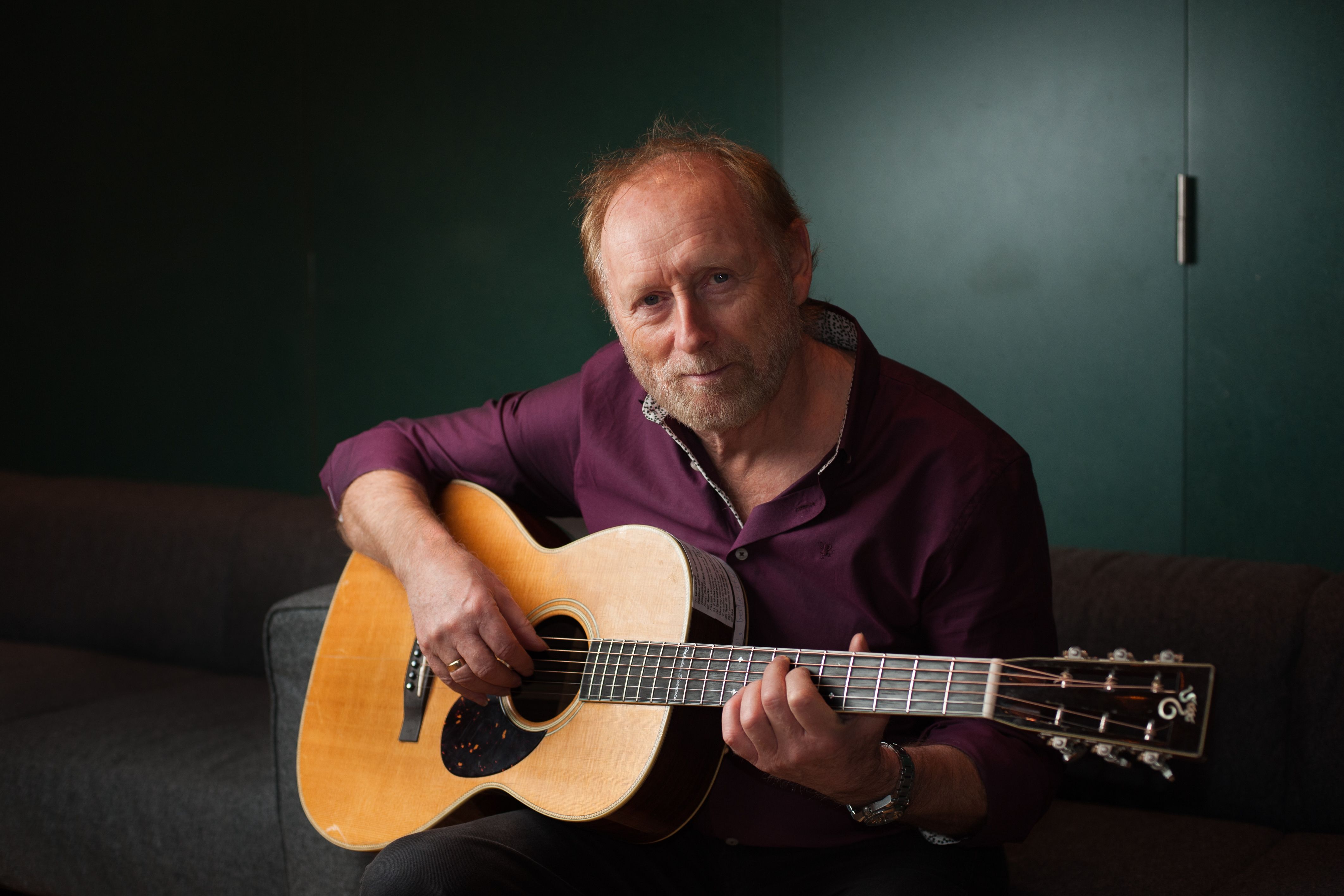 Halvdan Sivertsen playing guitar, Norway
