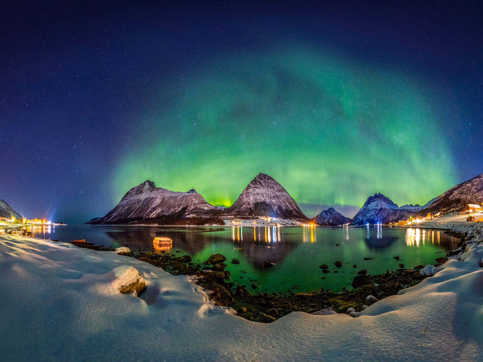 Northern light over Aldra in Aldersundet - Helgeland