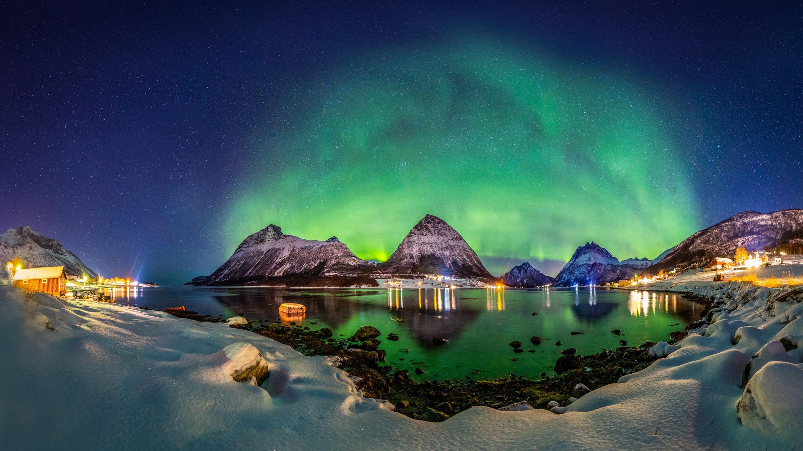 Northern light over Aldra in Aldersundet - Helgeland