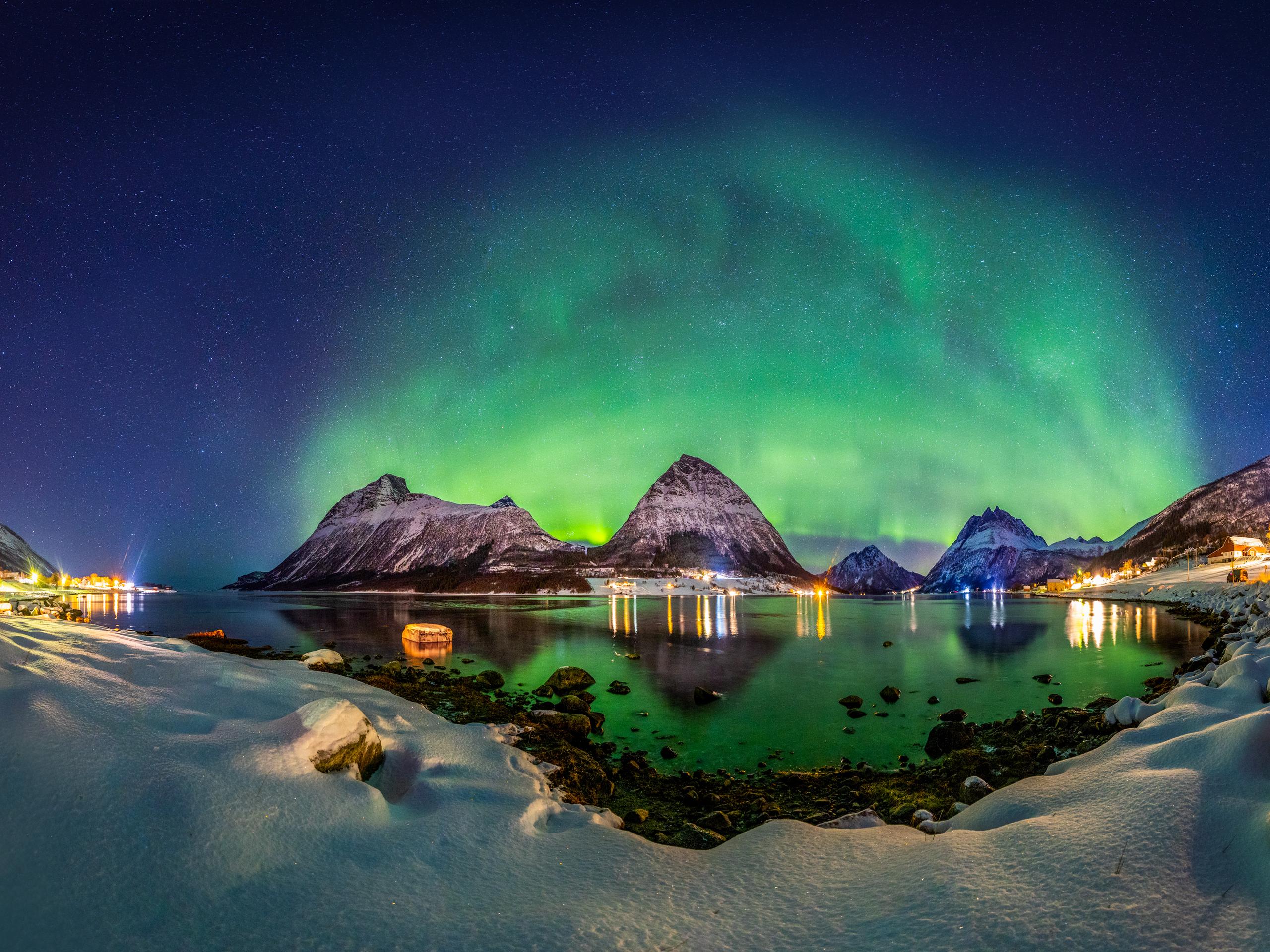 Northern light over Aldra in Aldersundet - Helgeland