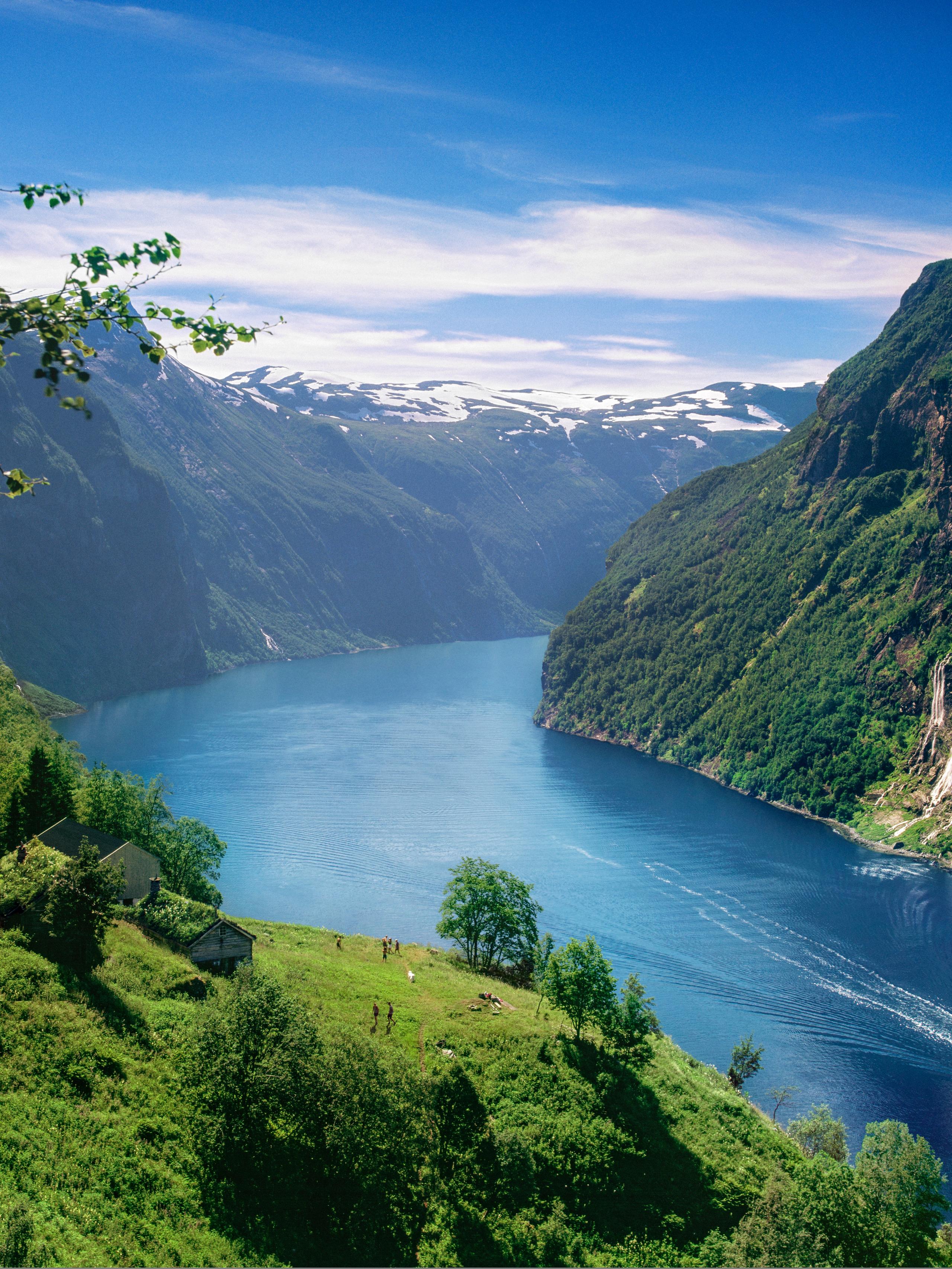 En båt i Geirangerfjorden, Norge.