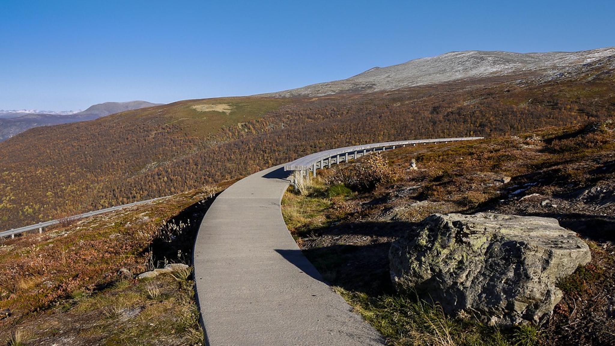 Gangsti gjennom fjellet
