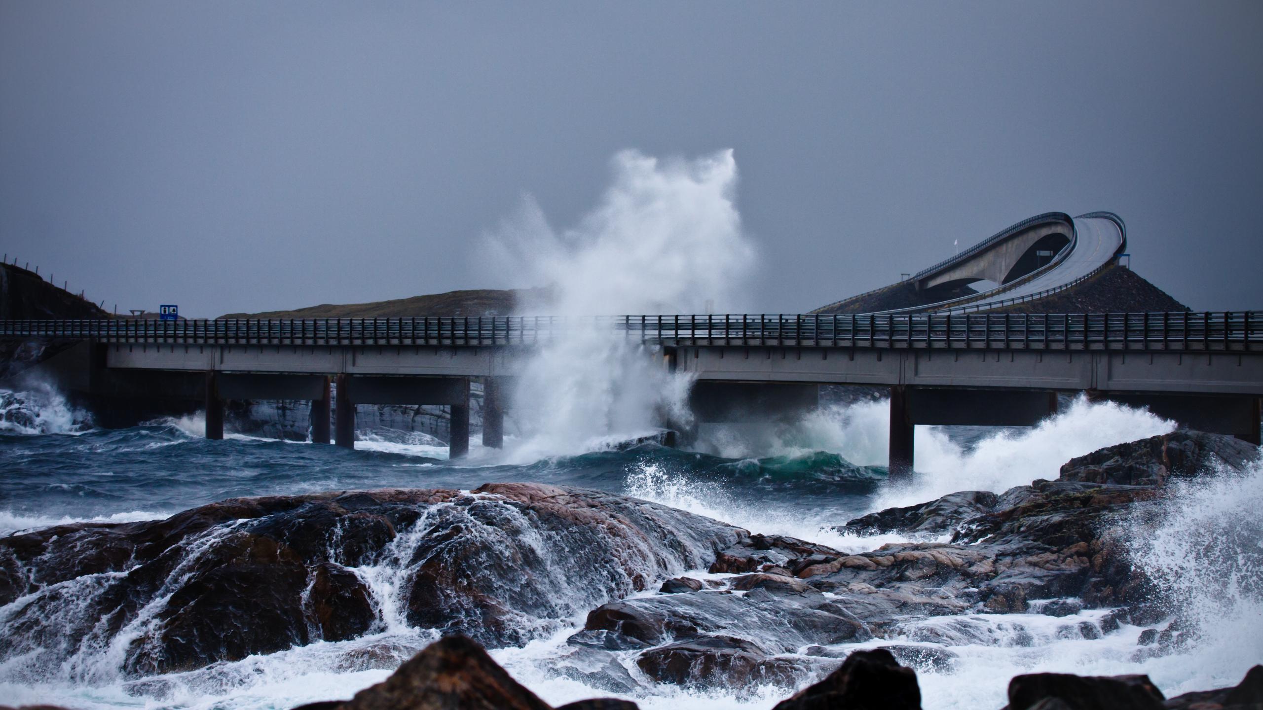 Storm på Atlanterhavsvegen i Nordvest på Vestlandet.