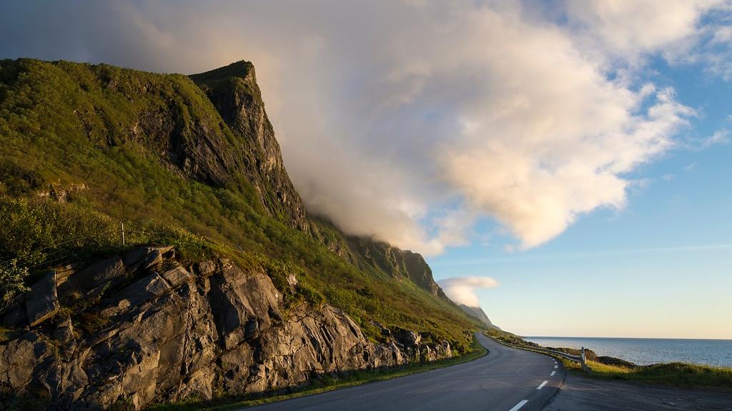 En vei gjennom Gildeskål, Norsk turistveg Helgelandskysten.
