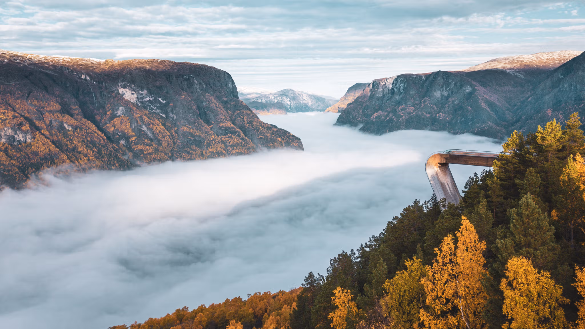 Utsiktspunktet Stegastein ved Nasjonal turistvei Aurlandsfjellet på Vestlandet