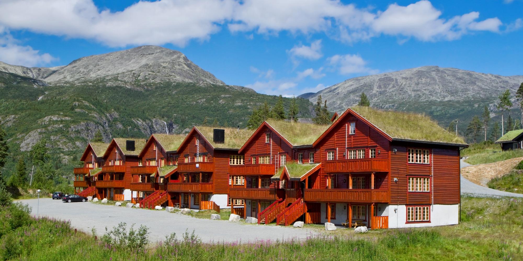 Små hus med leiligheter i Hemsedals fjellandskap