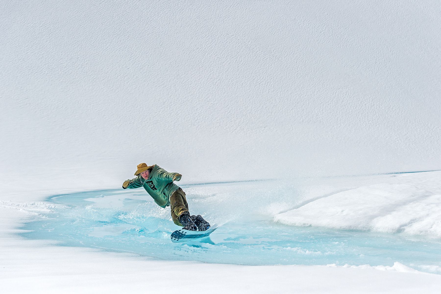 Man snowboarding at Stryn Sommerski