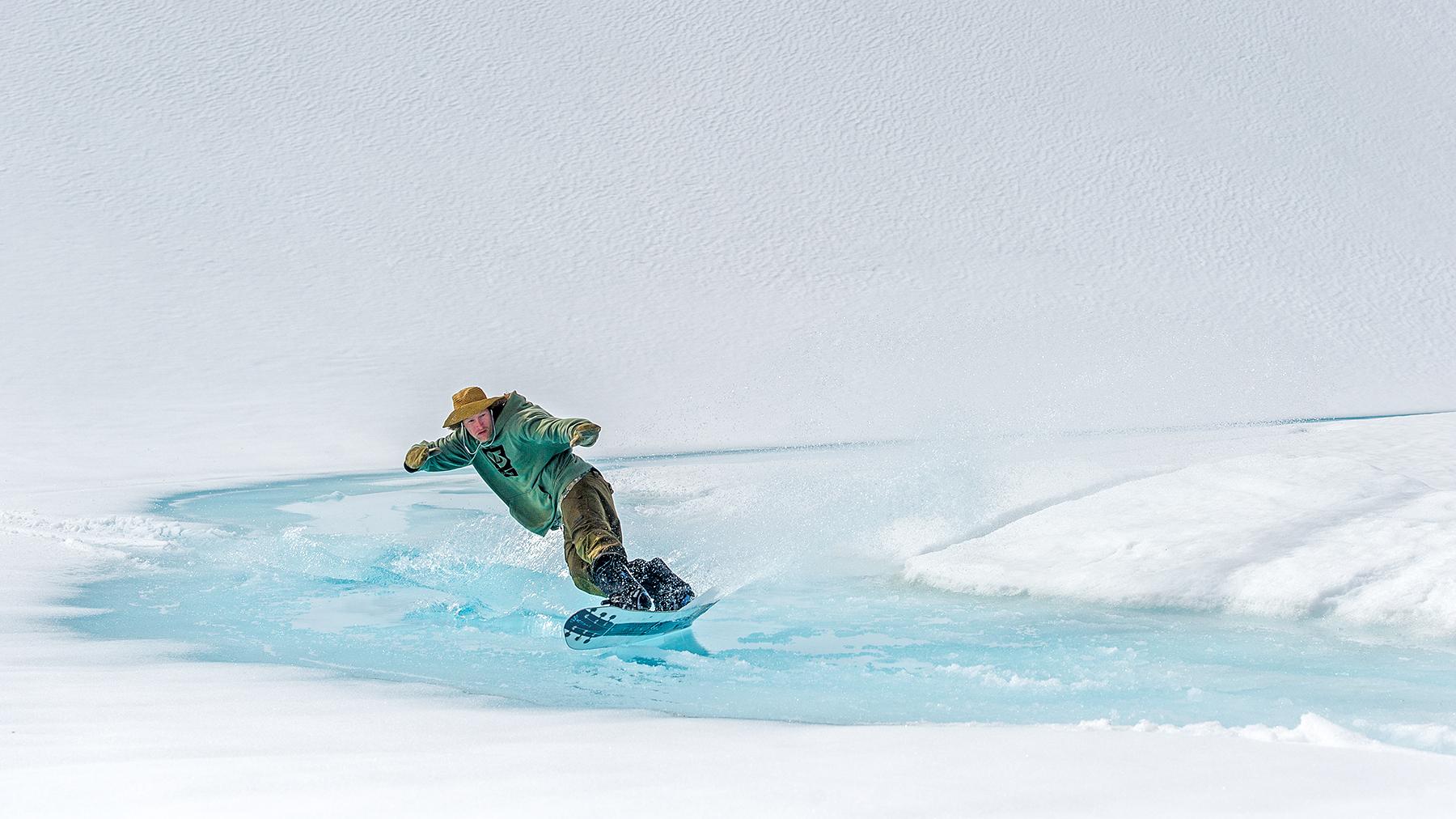Man snowboarding at Stryn Sommerski