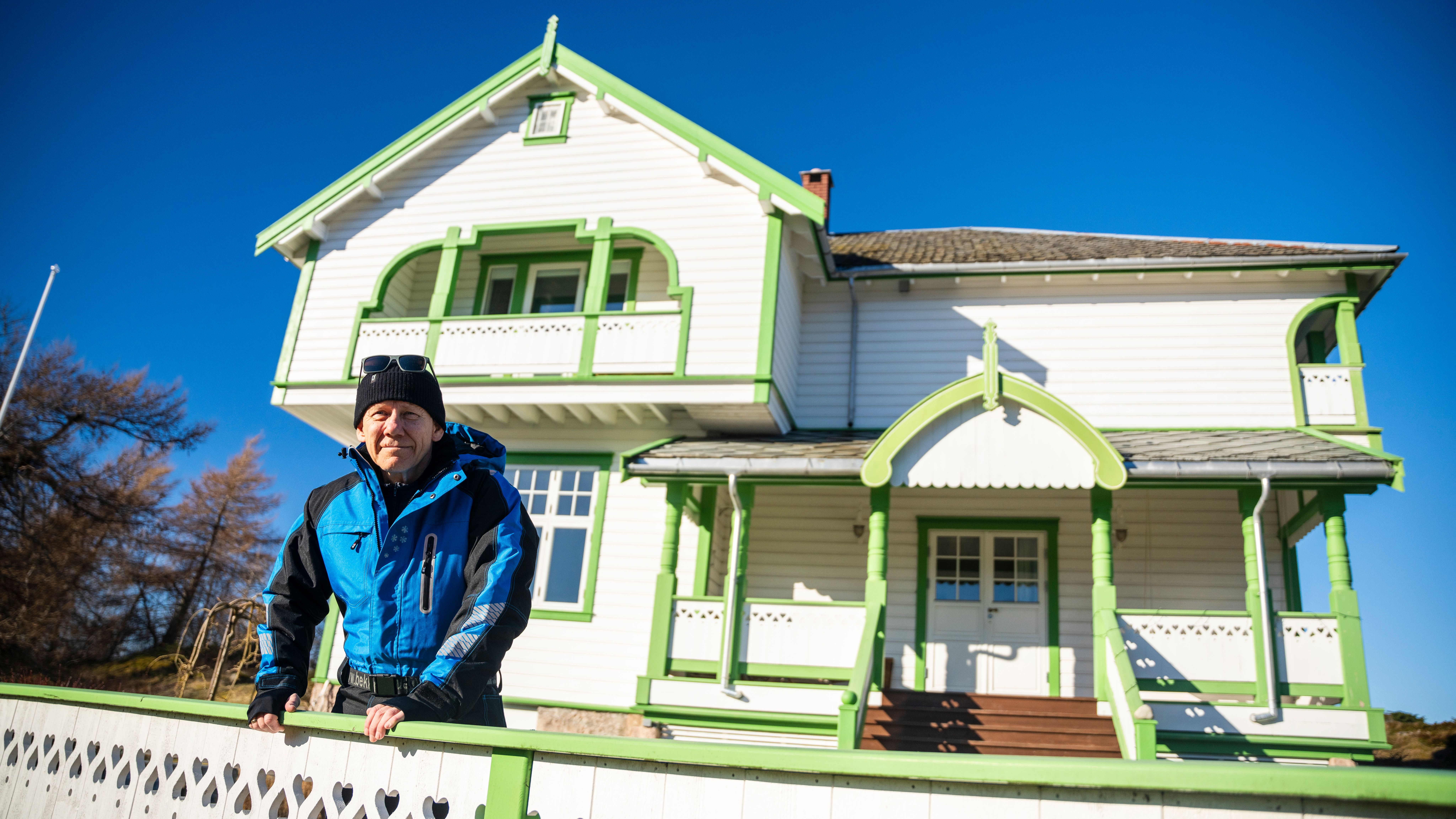 A man in front of a white villa