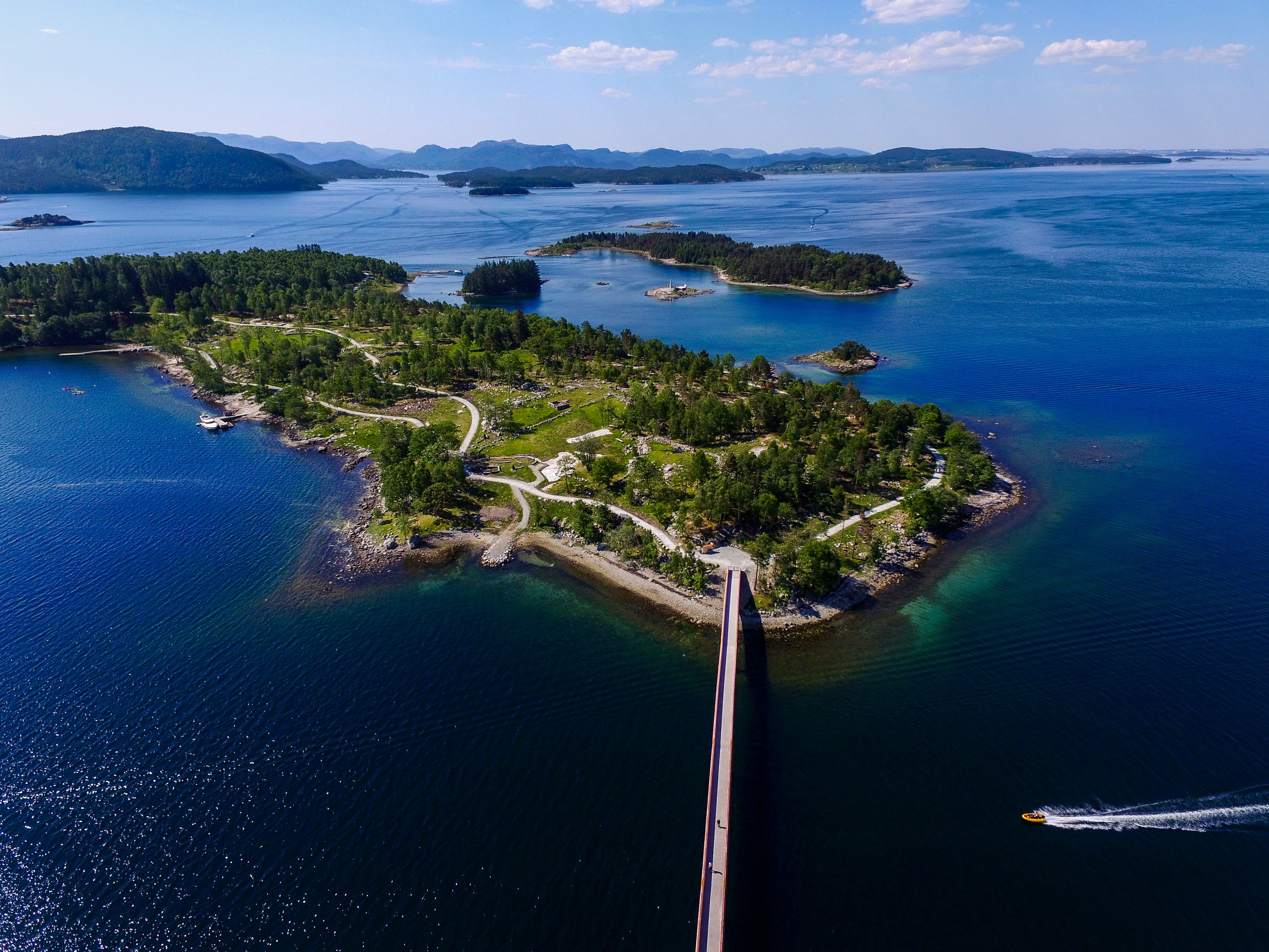 An island with a promenade